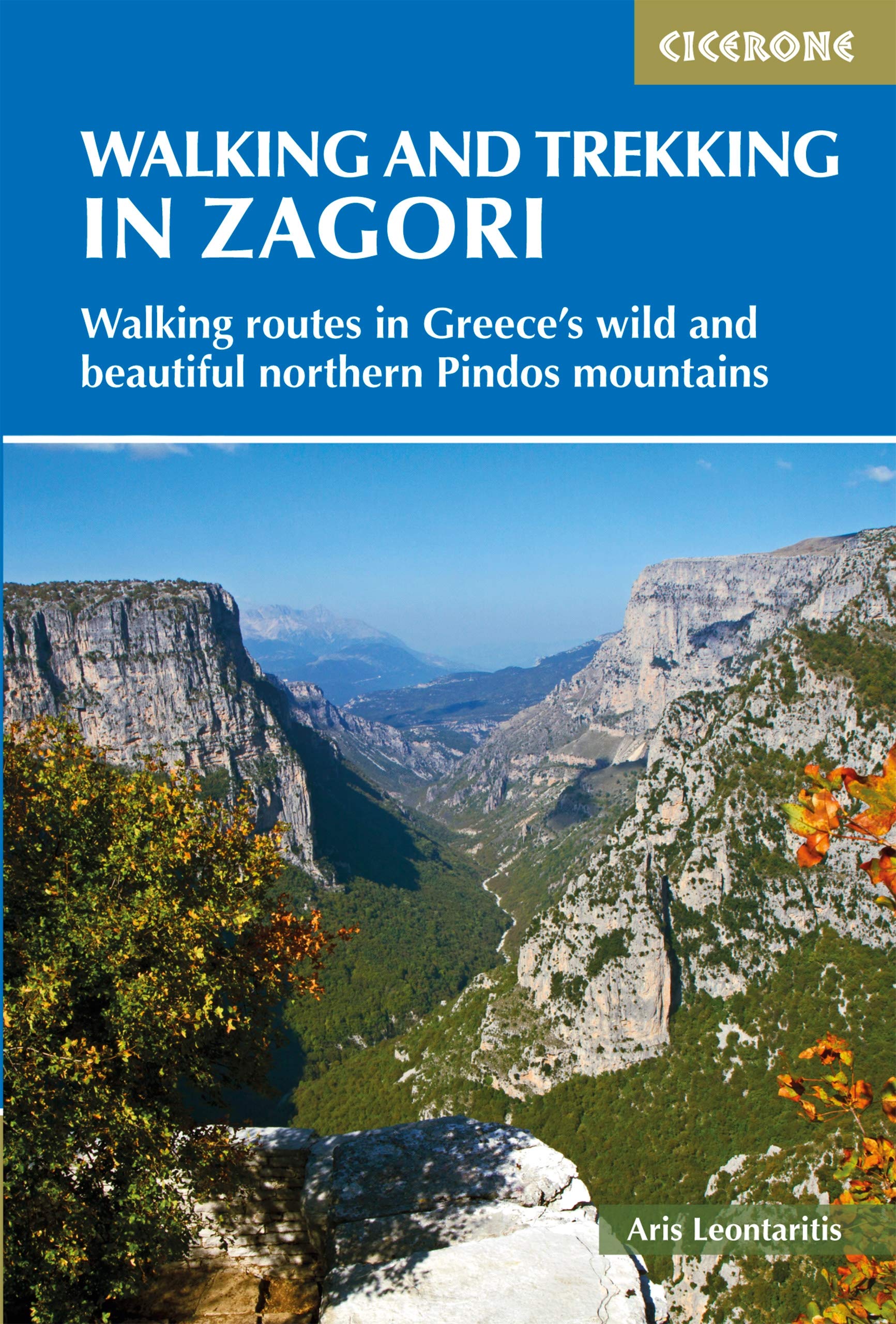 Walking and Trekking in Zagori by Aris Leontaritis (Paperback Book)