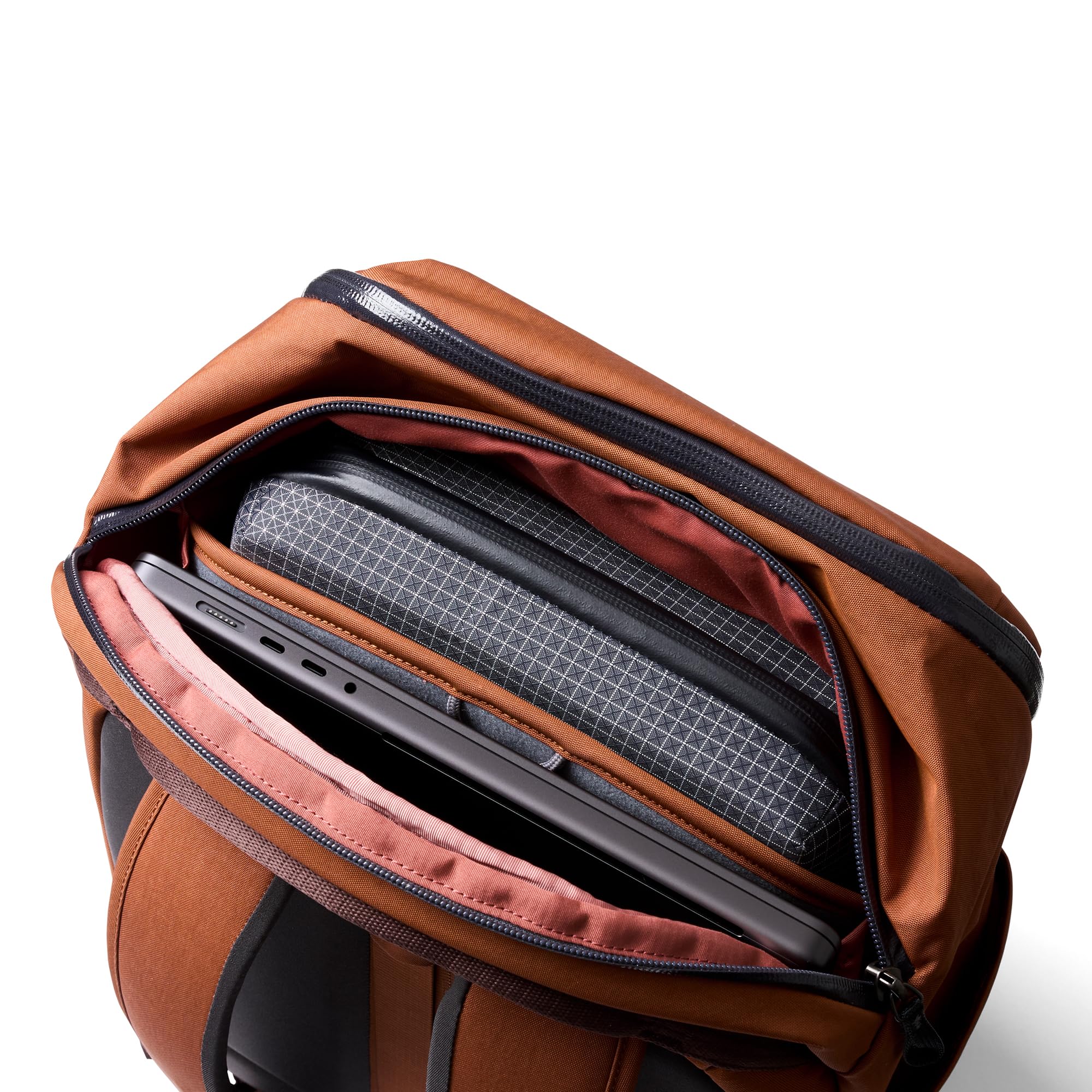 Bellroy Transit Workpack (Sac à dos Nomade 26 L, pour ordinateur portable jusqu'à 16", accessoires hi-tech, tenue de sport, paire de chaussures, gourde, objets du quotidien) - Bronze