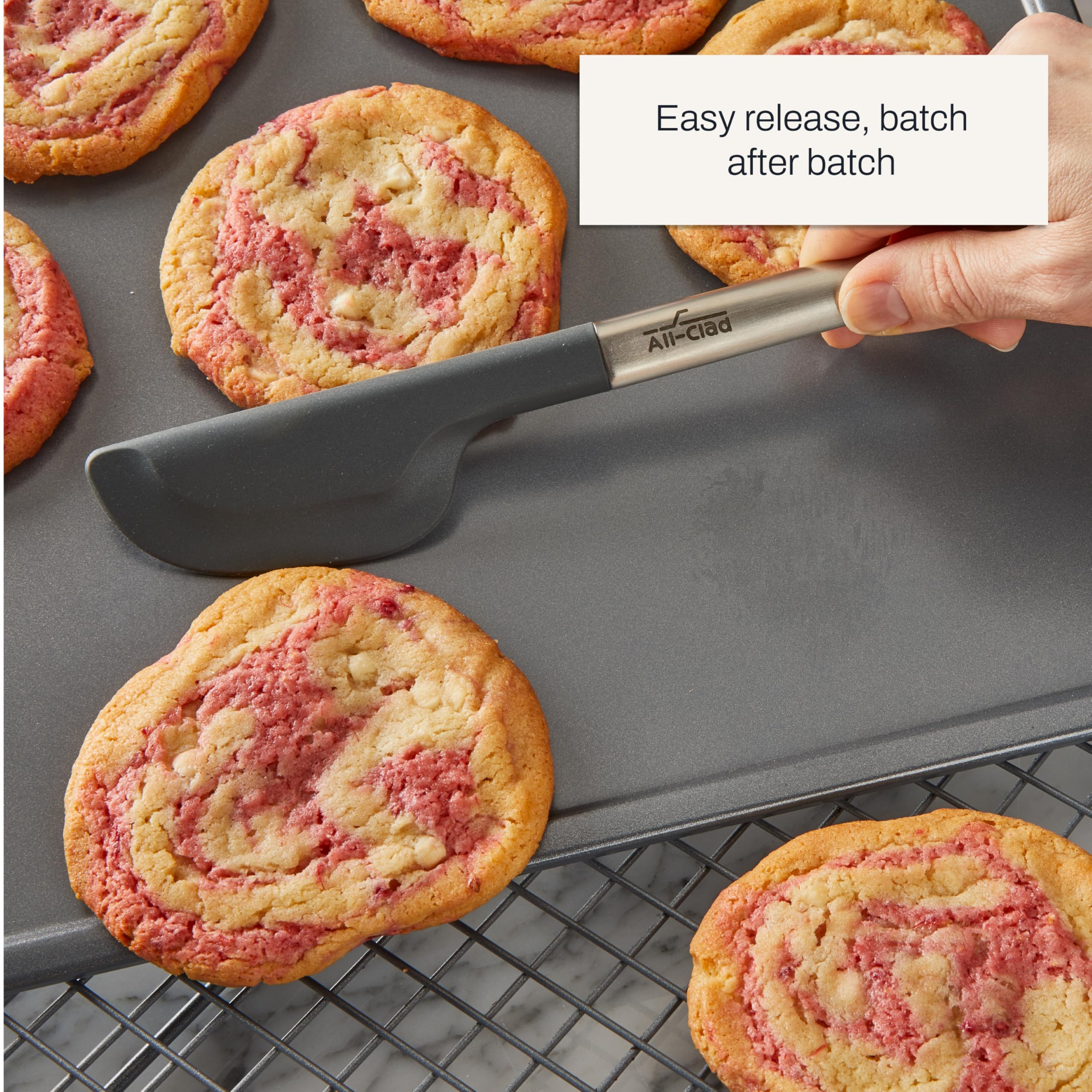 All-Clad Pro-Relelase – Lot de 24 mini moules à muffins antiadhésifs pour la cuisson de muffins, scones et bouchées d'œufs, plaque de cuisson durable renforcée en céramique avec revêtement