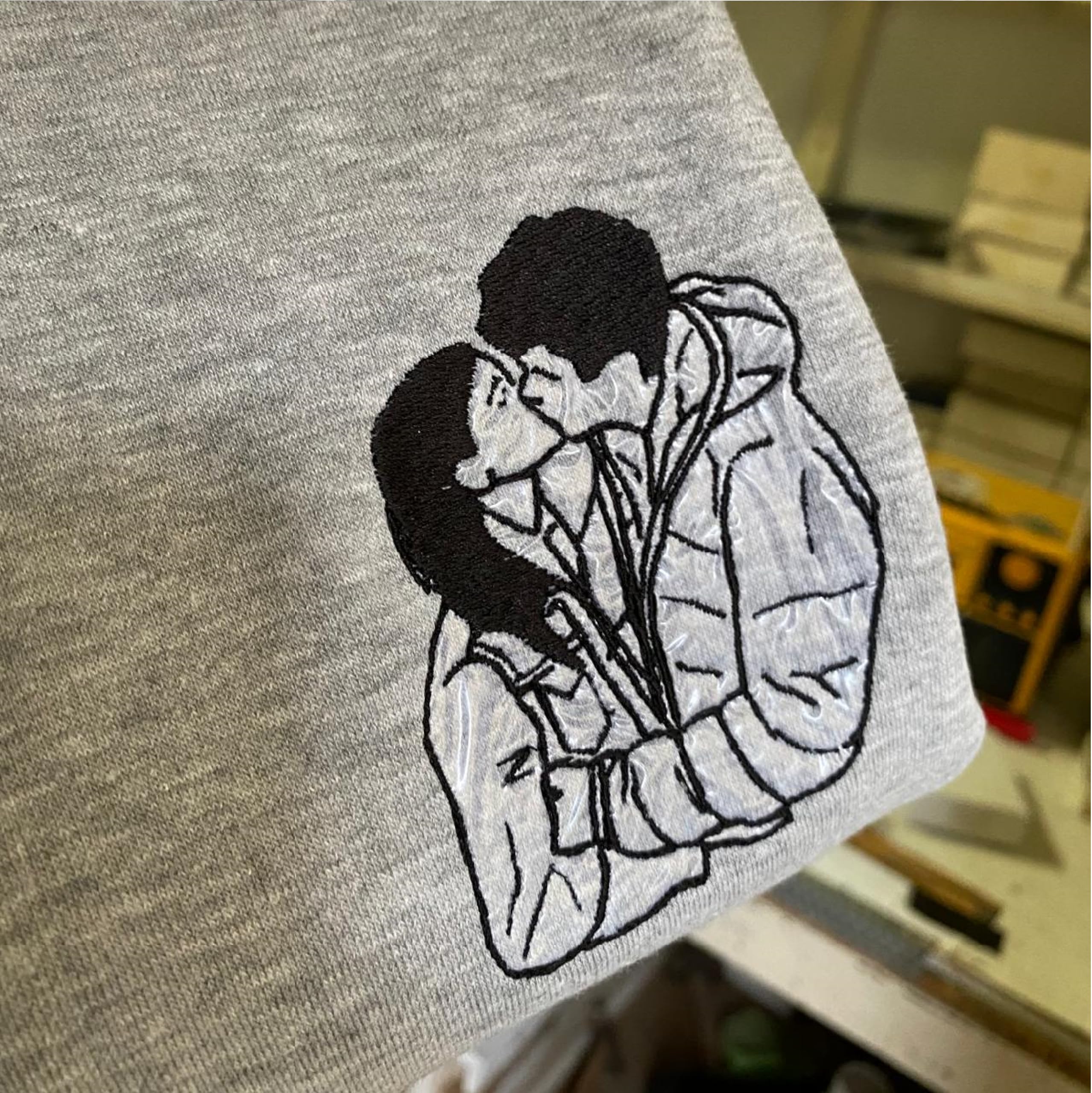 Generico T-Shirt con Personalizzazione Ricamata del Ritratto, la Tua Foto stilizzata, Maglietta di Coppia, Regalo di San Valentino, Ritratto Stilizzato. Festa del papà, Festa della Mamma