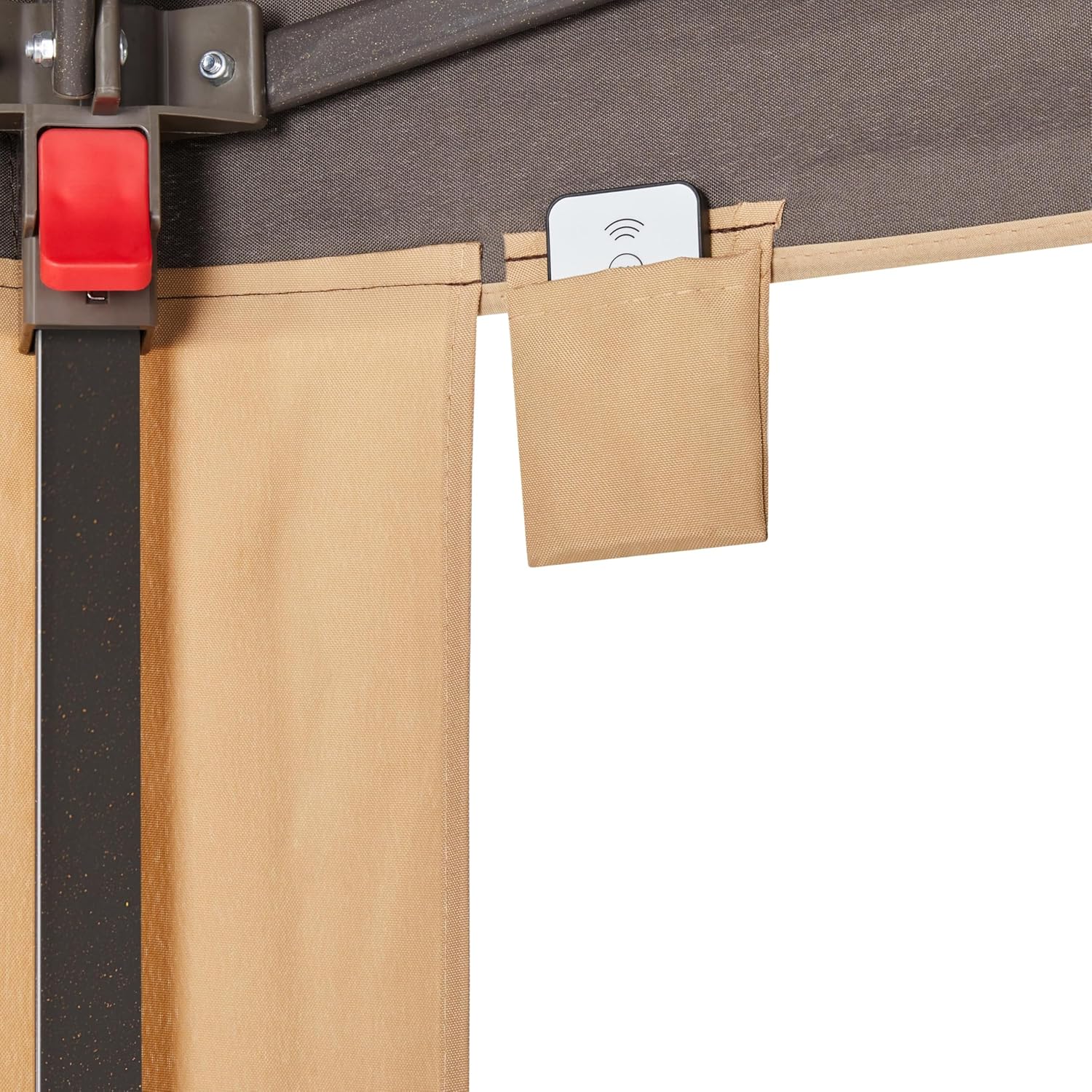 Nærbillede af en lille stoflomme på pavillonens stel, designet til at holde fjernbetjeningen.