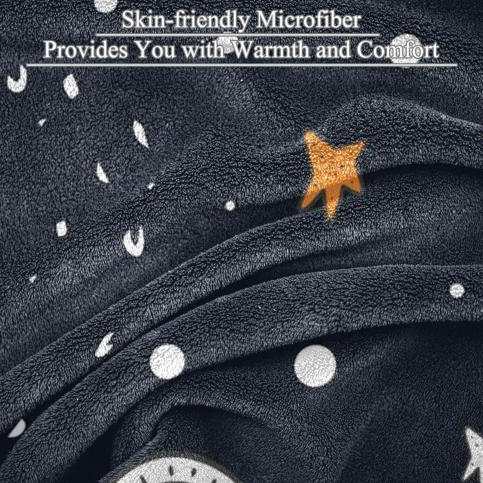 Carino cartone animato stelle nuvole modello con sfondo nero pile coperta per divano leggero peluche sfocato