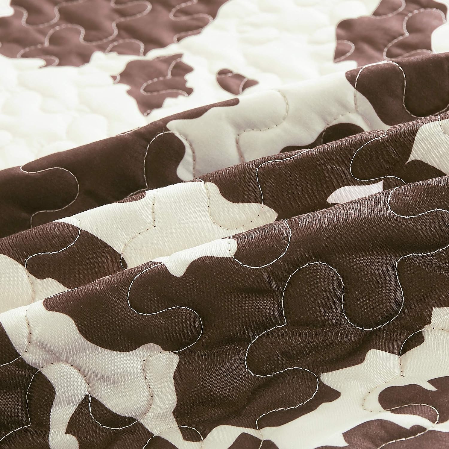 Cowhide Bedspread Set 5 Piece, Western Ranch Style Quilt Set with Decorative Pillows, Oversized Microfiber Coverlet Bedding Set (Queen)