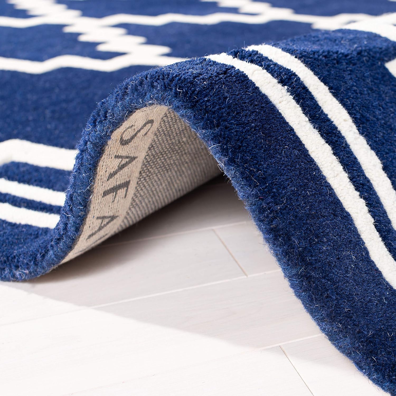 SAFAVIEH Chatham Collection 2'3" x 7' Navy/Ivory CHT743C Handmade Trellis Premium Wool Runner Rug