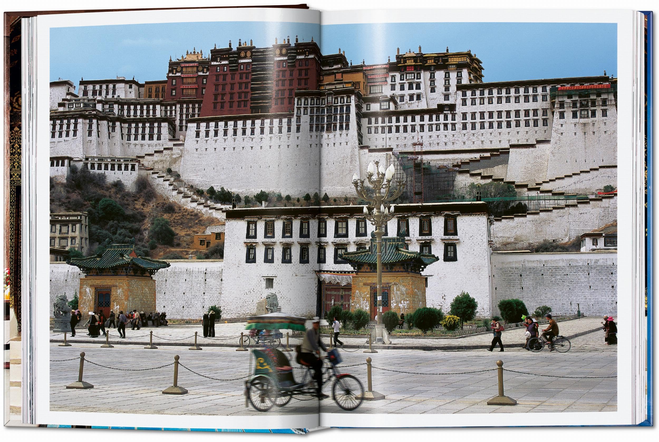 Living in Asia: 45th Ed.: Vol. (45th Edition)