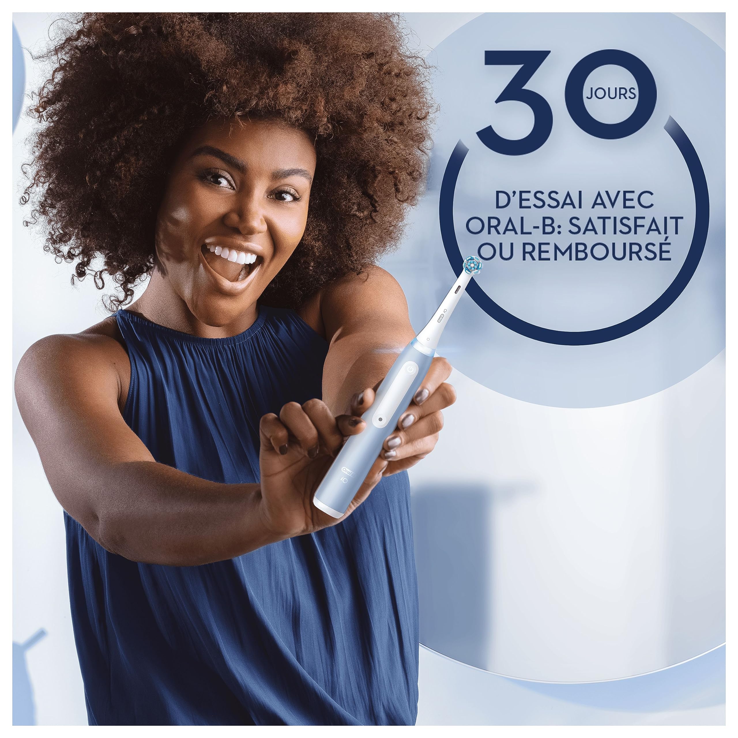 Oral-B Pack Brosse A Dents Electrique iO3, Brossettes Ultimate Clean, ORIGINALES, Lot De Manche Oral B Bleue avec 3 Embouts Ronds Et Mode Blancheur, 2 Têtes De Recharge, Brossage En Profondeur