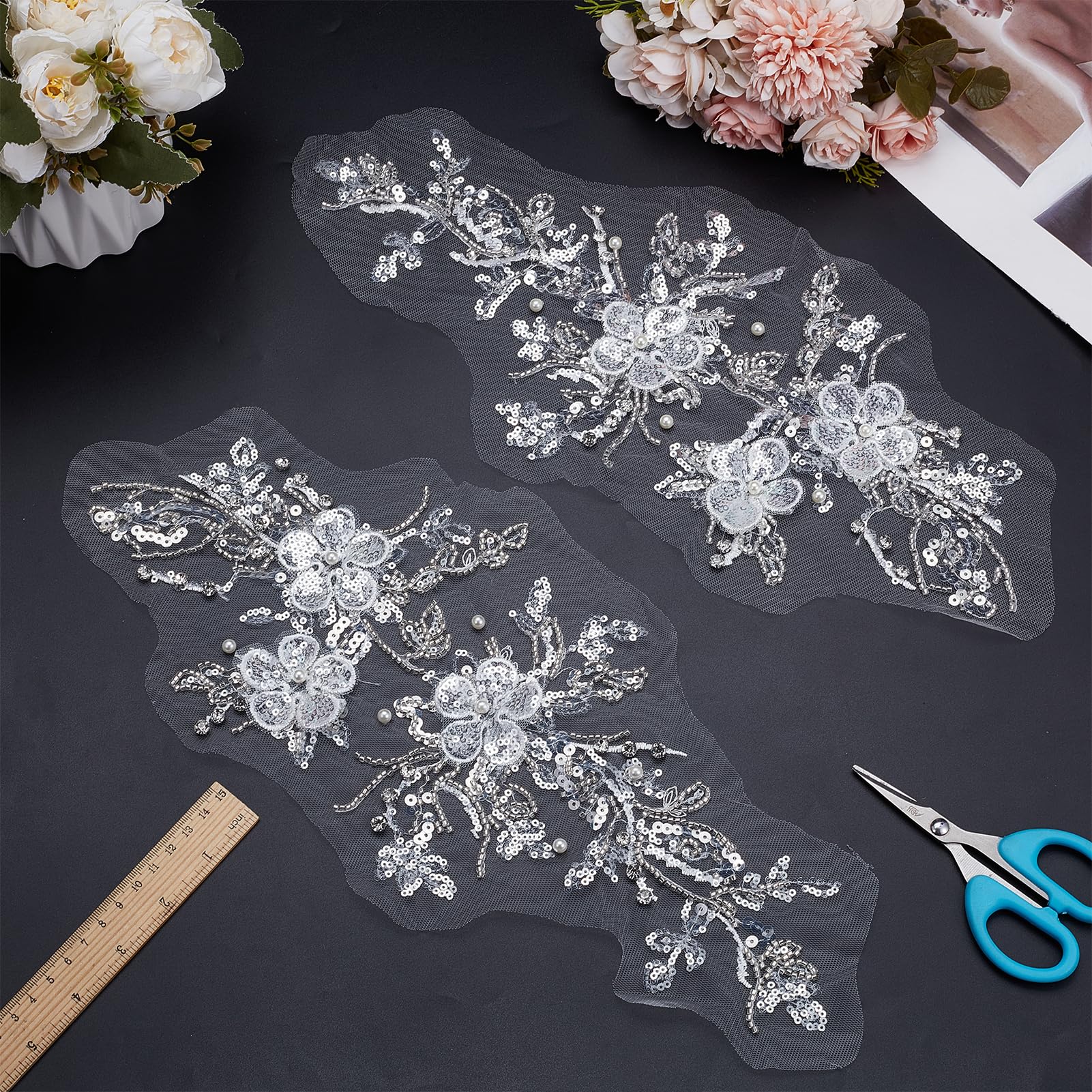 2 pz. Applique In Pizzo con Fiori di Strass, Toppa Ricamata con Perline e Paillettes, Toppa Da Cucire con Perline di Lusso, Ricamata con Fiori Bianchi, per Abiti Da Sposa e Decorazioni.