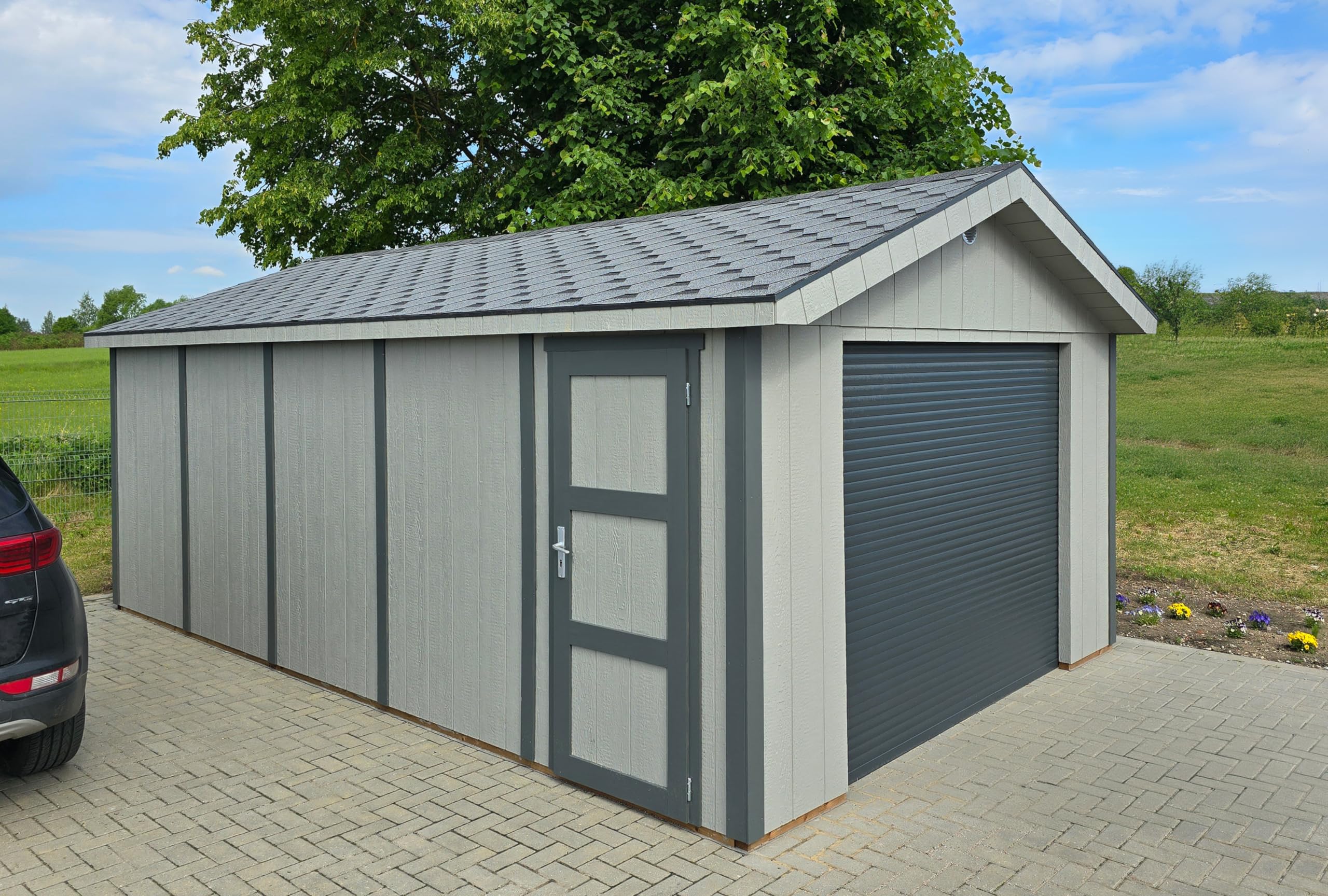 Wysokiej jakości garaż 21 m² - L378 x L648 cm - garaż na samochody, motocykle, rowery, maszyny ogrodnicze - konstrukcja z paneli LP Smartside - wiata ogrodowa Timbela M992B