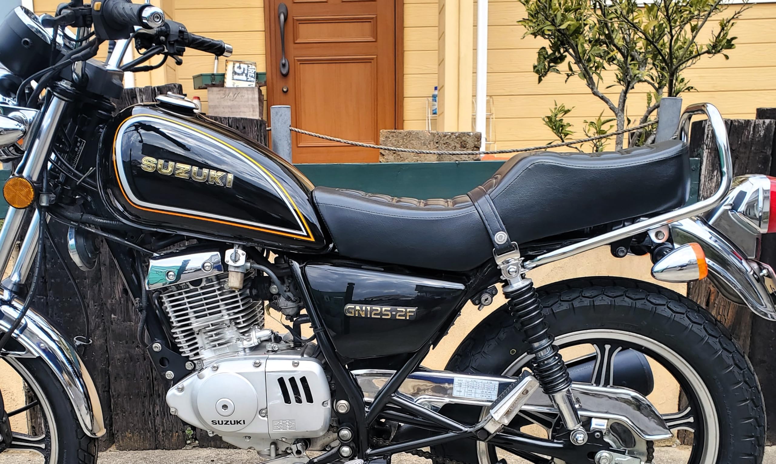 Amazon | GN125 純正タイプ アンコ抜きシート / GN125 GN125H 