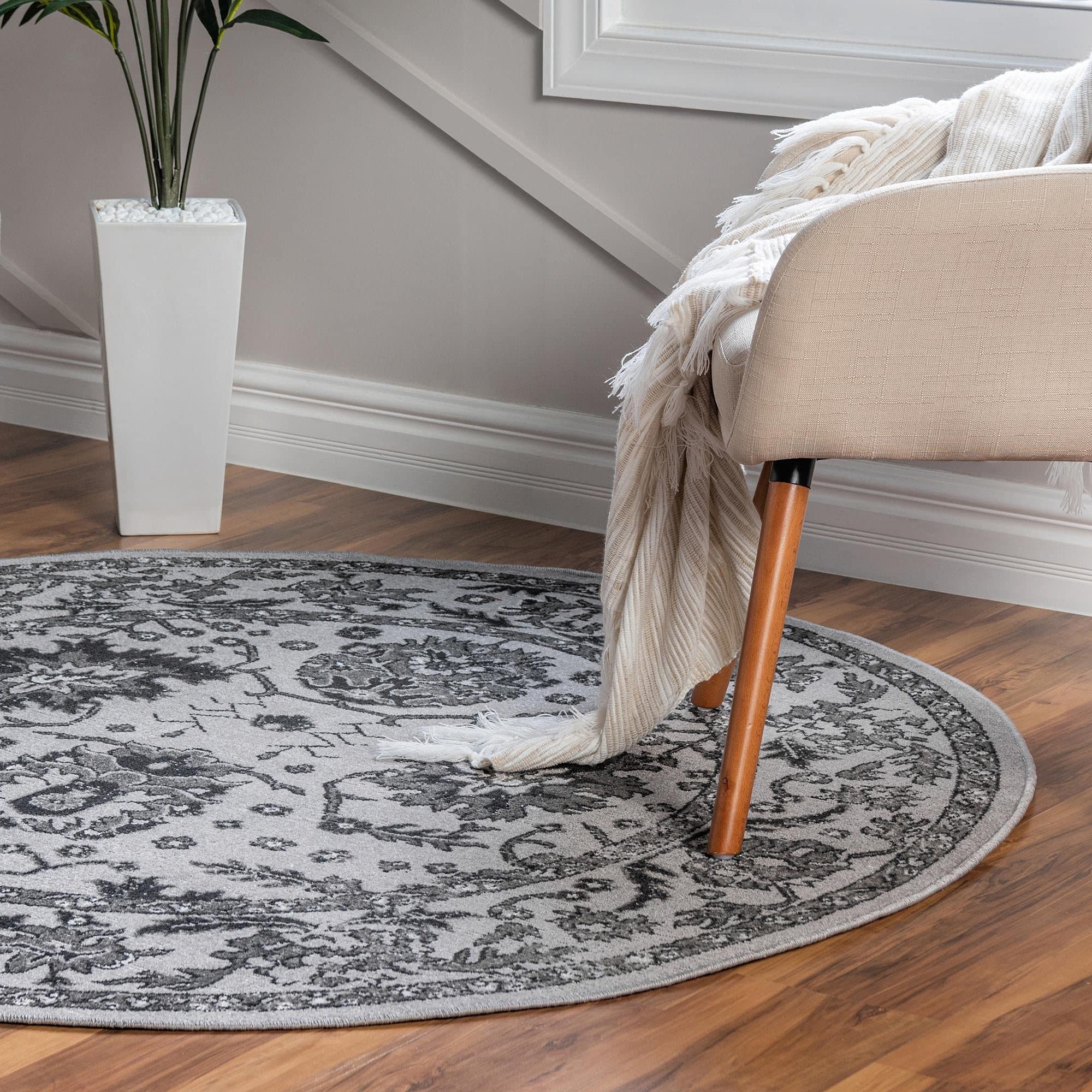 Rugs.com Lucerne Collection Round Rug – 5 Ft Round Light Gray Low-Pile Rug Perfect for Kitchens, Dining Rooms