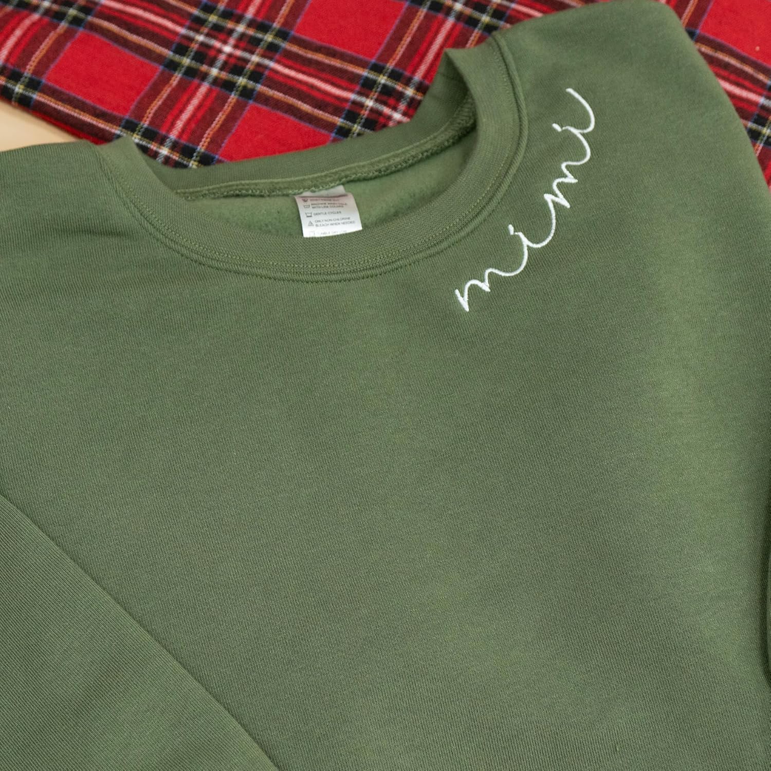 IZI POD - Mom Mama Grandma Embroidered Crewneck Sweatshirt Heart On Sleeve For Women-Gifts For Mom, Grandma, Mimi, Nana, Gigi - Image 3