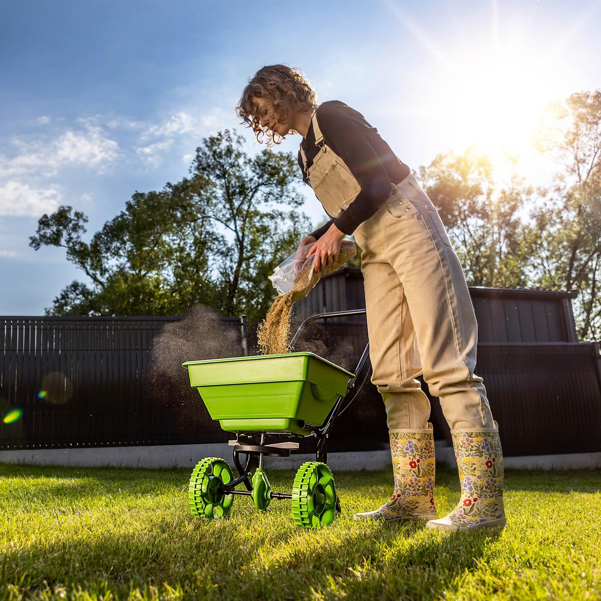 KADAX Carro esparcidor de 15 L con ruedas, esparcidor de abono, salero y esparcidor de semillas para jardín y servicio de invierno, para sal de carretera y fertilizante para césped