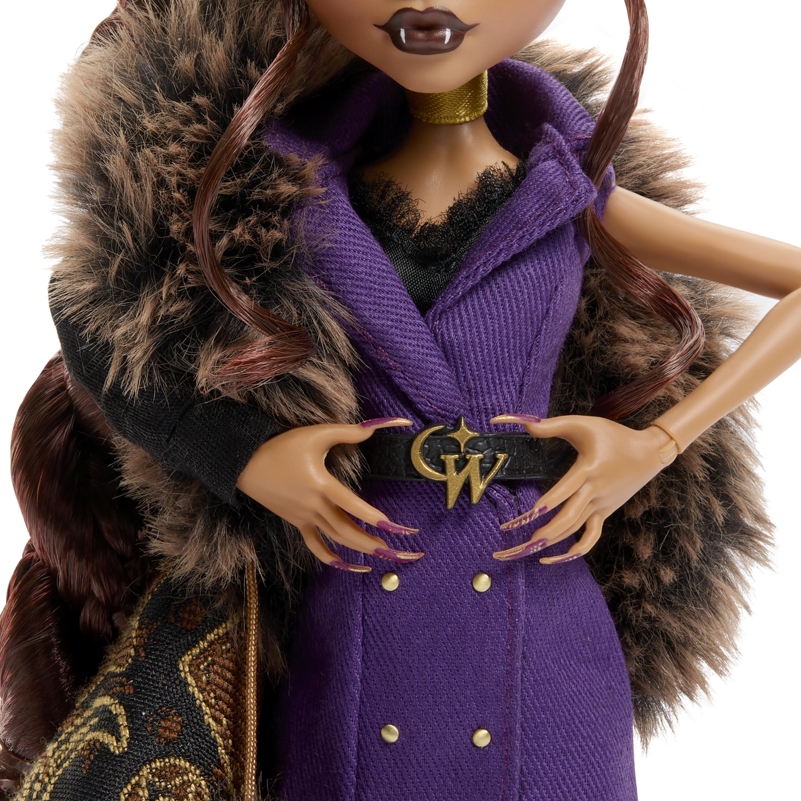 Monster High Modna Clawdeen House of Wolf Lalka kolekcjonerska Żakardowy płaszcz ze sztucznym futerkiem, fioletowa sukienka garniturowa, rajstopobuty i złociste akcesoria, JDR66
