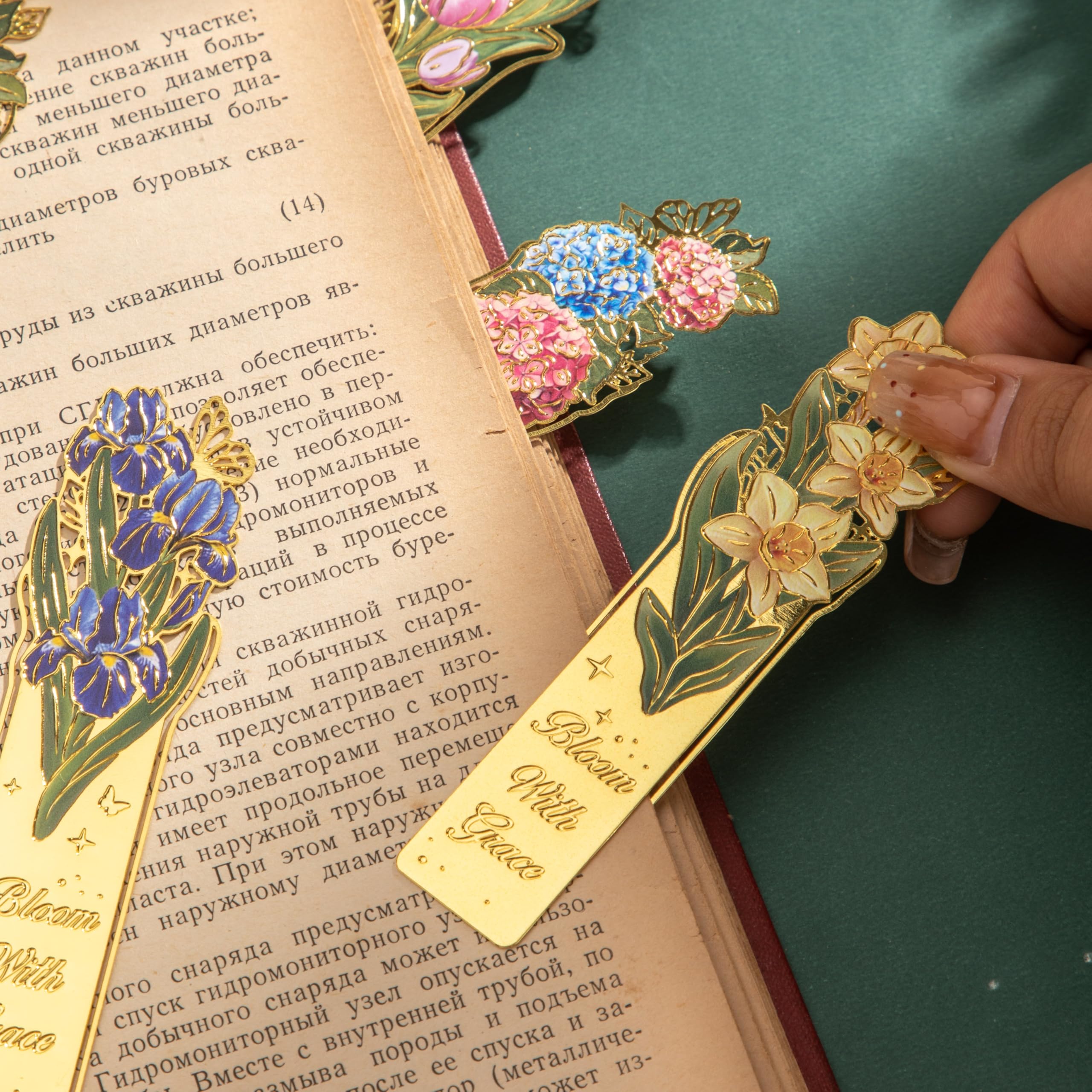 4 Pieces Metal Bookmarks with Tassel, Golden Hollow Bookmark Oil Painting Theme Book Mark Bookmarks for Book Lovers Writers Readers Children Teens Men Women Adults