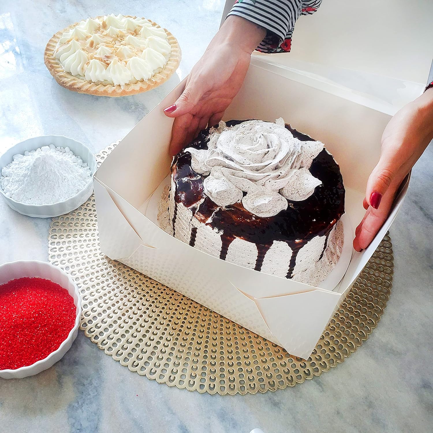 Buy Haus Spirit Cake Boxes 10 X 10 X 5 Inch With Window And 10 Inch Round Cake Boards Pack Of 10 Online In Indonesia B08myn3l8y