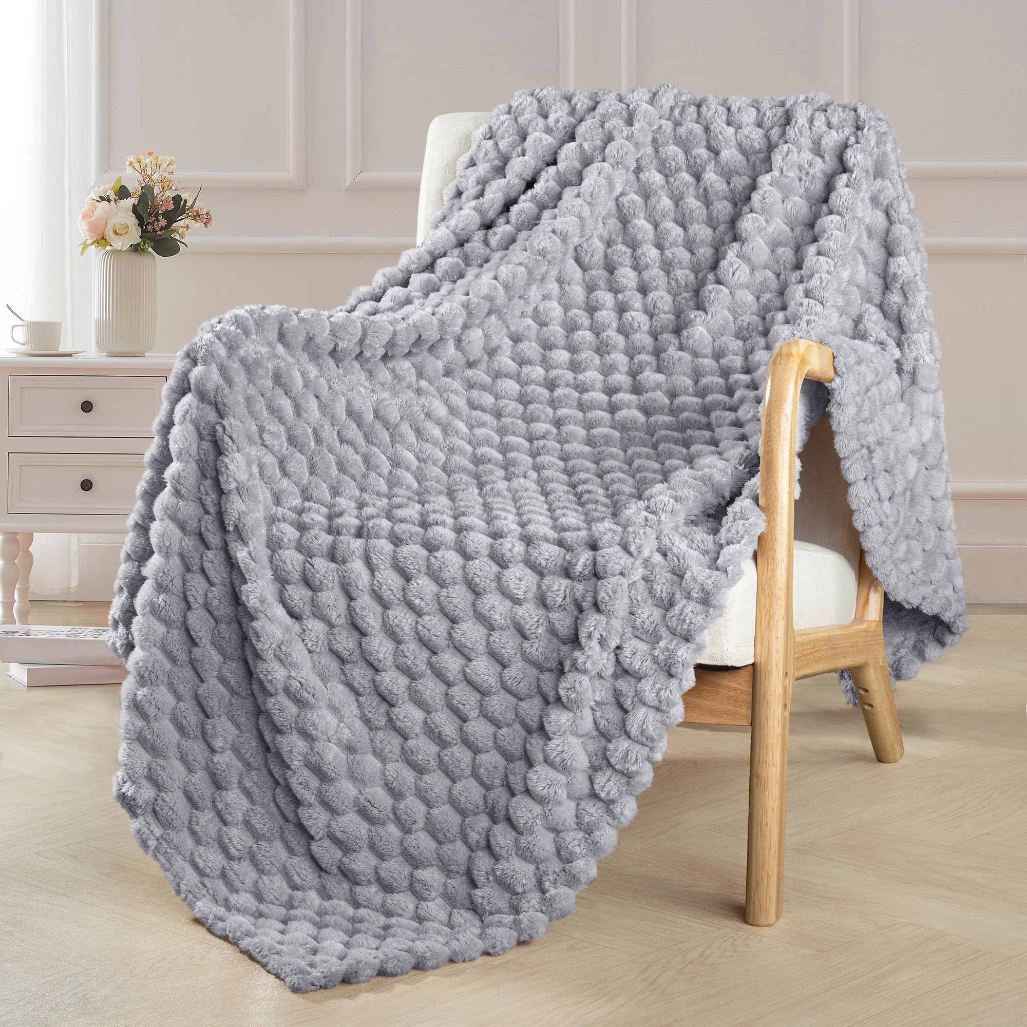 Extra Large Throw Blanket for Couch, 50x70 Inches Soft Cozy Warm Plush Blanket, Fleece Blanket All Seasons Use, Light Grey