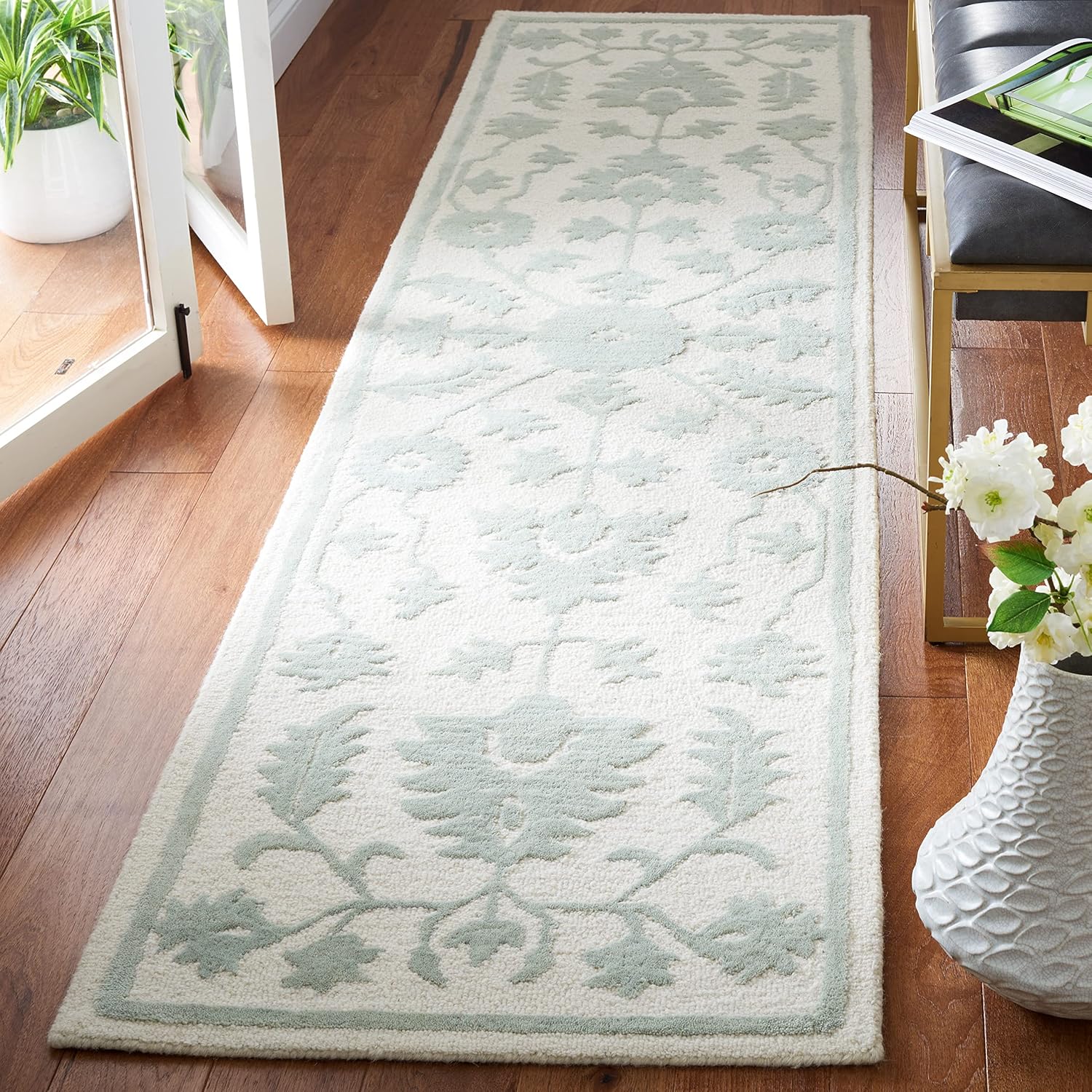 SAFAVIEH Metro Collection Runner Rug - 2'3" x 9', Ivory & Light Green, Handmade Wool, Ideal for High Traffic Areas in Living Room, Bedroom (MET707Y) 2'3" x 9' (Runner) Ivory/Light Green