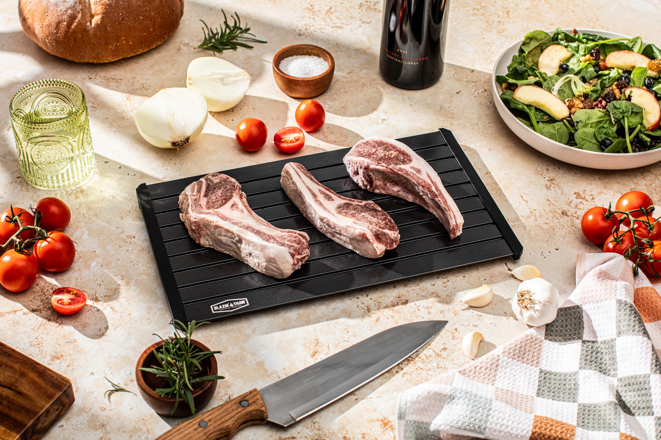 BLAZIN' THAW Auftauplatte für gefrorenes Fleisch | 35,6 cm groß | Aluminiumplatte zum Auftauen von Tiefkühlkost | natürlicher Auftauprozess | keine Mikrowelle, kein kaltes/warmes Wasser erforderlich |
