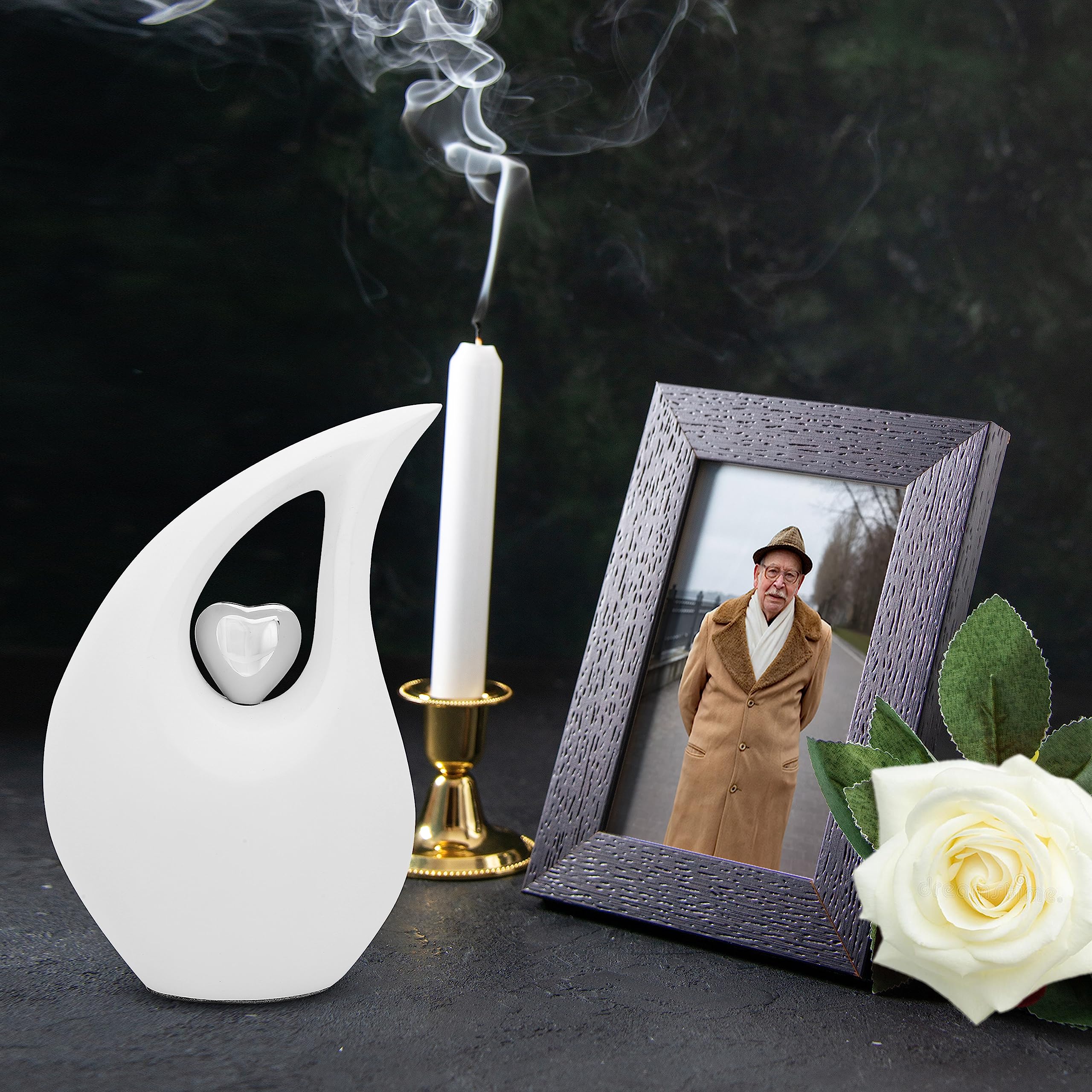 Urnas Medianas con Forma de lágrima Blanca para Cenizas humanas con corazón Plateado (6 Pulgadas de Altura) -Urna para Mascotas pequeñas, Blanco Mate