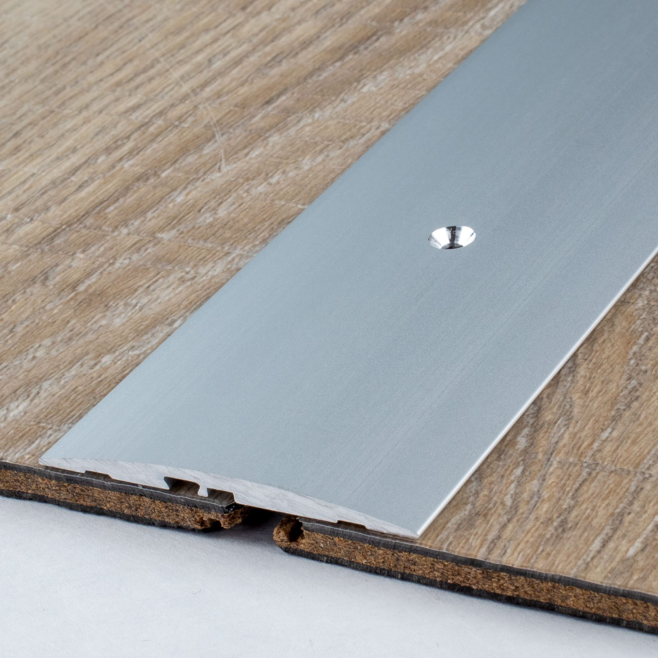 PROVISTON | Barre de seuil | Alu anodisé | Couleur Argent | Largeur 60 mm | Hauteur 4 mm | Longueur 2700 mm | À visser côté latéral | Barre de seuil | 1 pièce
