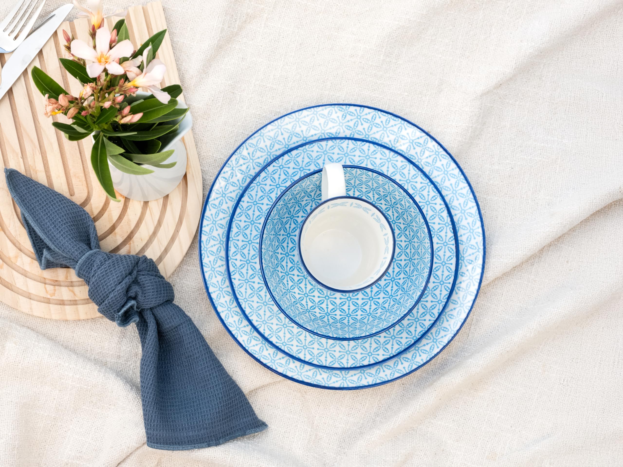 CreaTable, 24760, Serie Mediterran Blau, 16-teiliges Geschirrset für 4 Personen, Kombiservice aus Steinzeug, spülmaschinen- und mikrowellengeeignet, Qualitätsproduktion