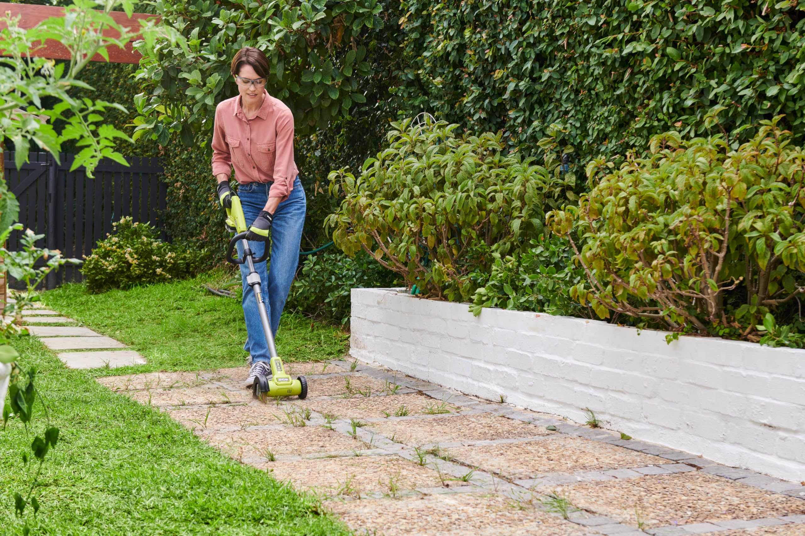 RYOBI 18 V ONE+ Akku-Fugenreiniger RY18PCC-120, mit Drahtbürste, inkl. 1x 2,0 Ah Akku und Ladegerät