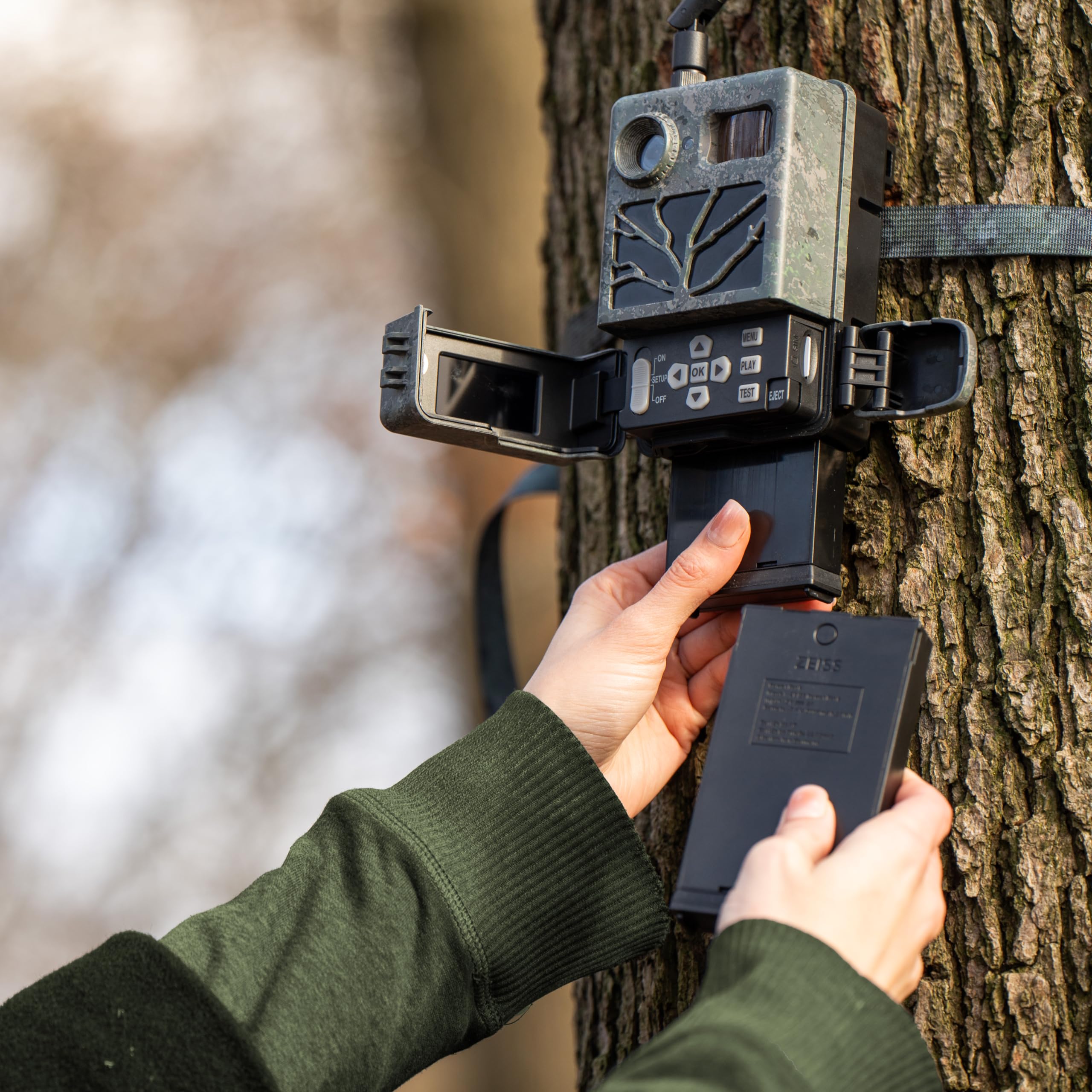 Zeiss Secacam 3 + Power Pack - Wildkamera mit Handyübertragung App mit SIM Karte mit Bewegungsmelder Nachtsicht Überwachungskamera IP66