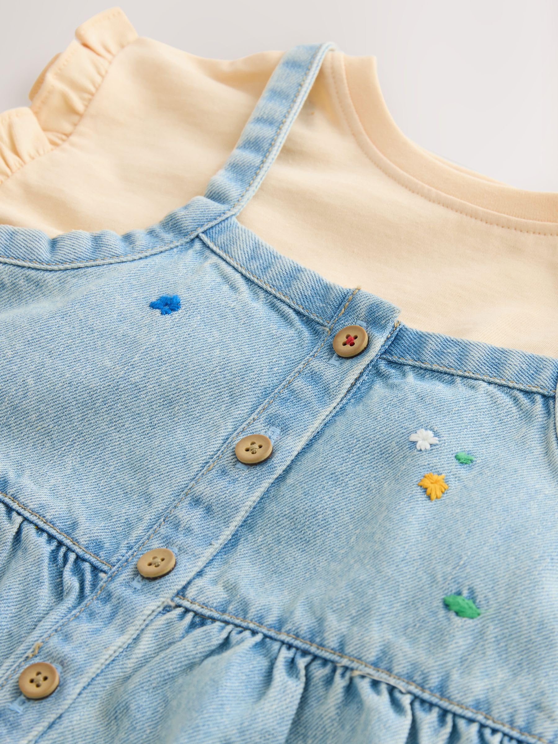 NEXT Ragazza Salopette corta e t-shirt in denim con ricami floreali