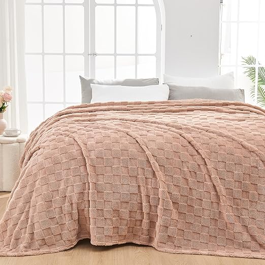 NEWCOSPLAY Super Soft King Blanket Taupe Premium Silky Flannel Fleece 3D Checkered Lightweight Bed Blanket All Season Use (Taupe Checkered, King(90"x110"))