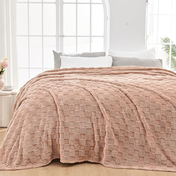 NEWCOSPLAY Super Soft King Blanket Taupe Premium Silky Flannel Fleece 3D Checkered Lightweight Bed Blanket All Season Use (Taupe Checkered, King(90"x110"))