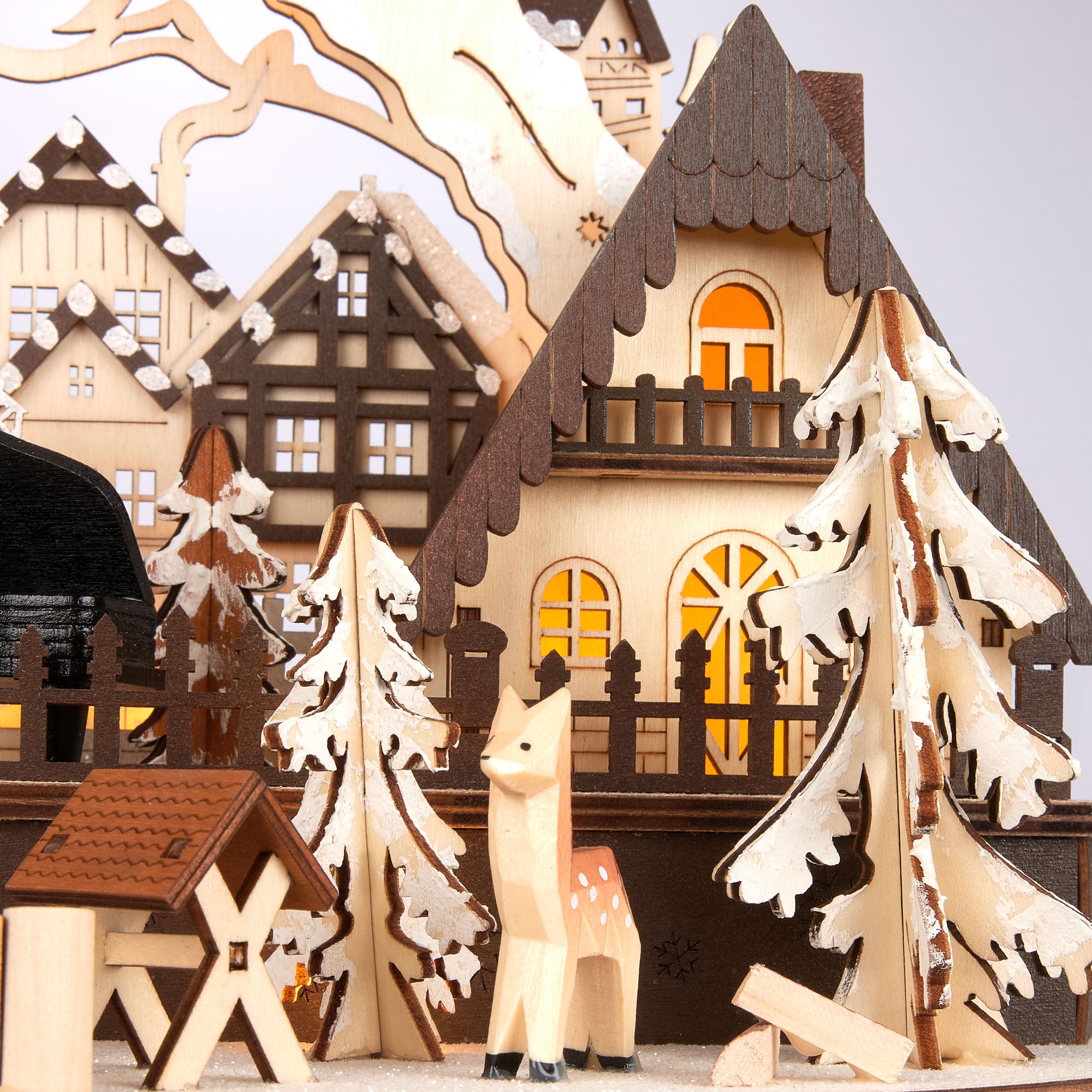 Brubaker 3D Lichterbogen - LED Schwibbogen - Das große Konzert im Weihnachtsdorf 2026 - Weihnachtsbeleuchtung aus Holz Natur - 31 x 45 x 22 cm - Handbemalte Weihnachtsdeko für Tisch & Fensterbank