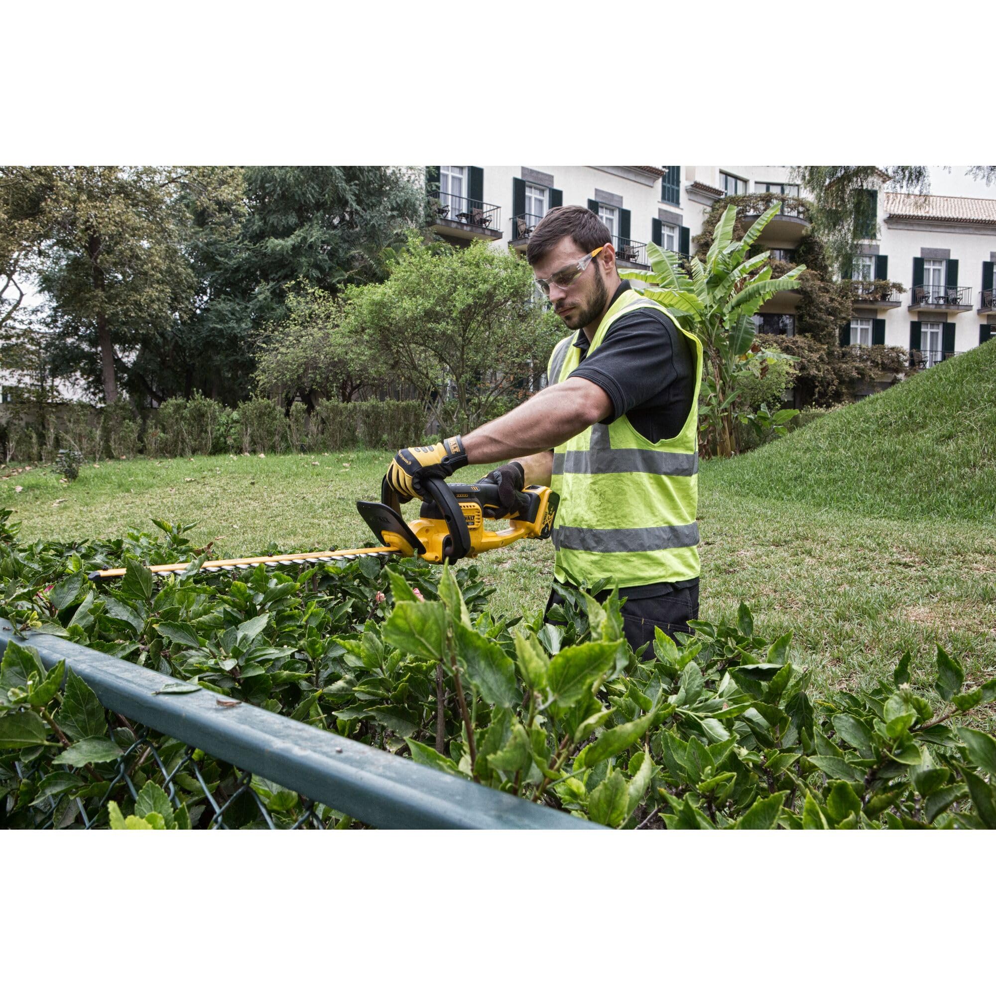 DEWALT DCM563PB-XJ - Cortasetos sin escobillas XR 18V, 55 cm, 19 mm sin cargador/batería