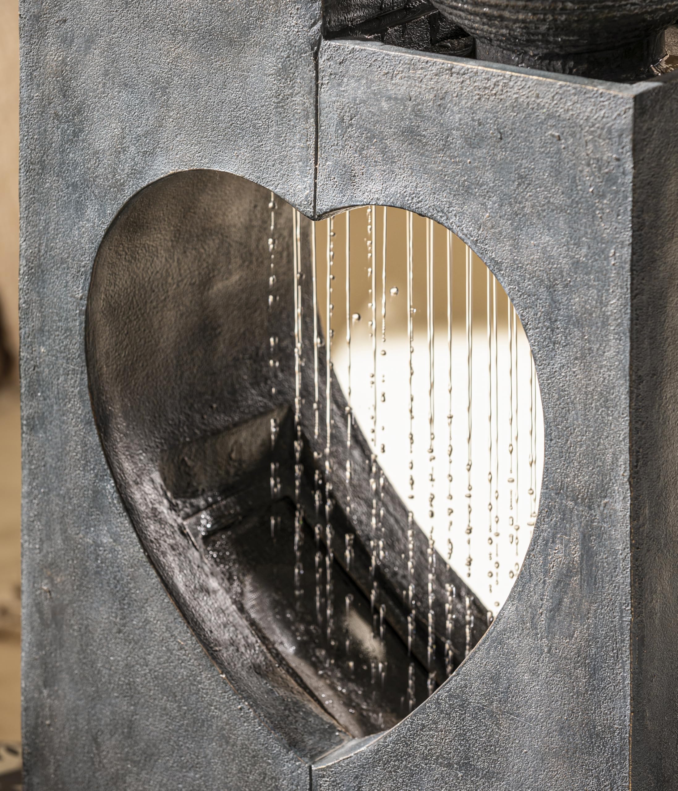 Dehner Gartenbrunnen Amor, Outdoor-Brunnen, mit LED-Beleuchtung, frostbeständig, ca.46x23x99 cm, Polyresin, grau