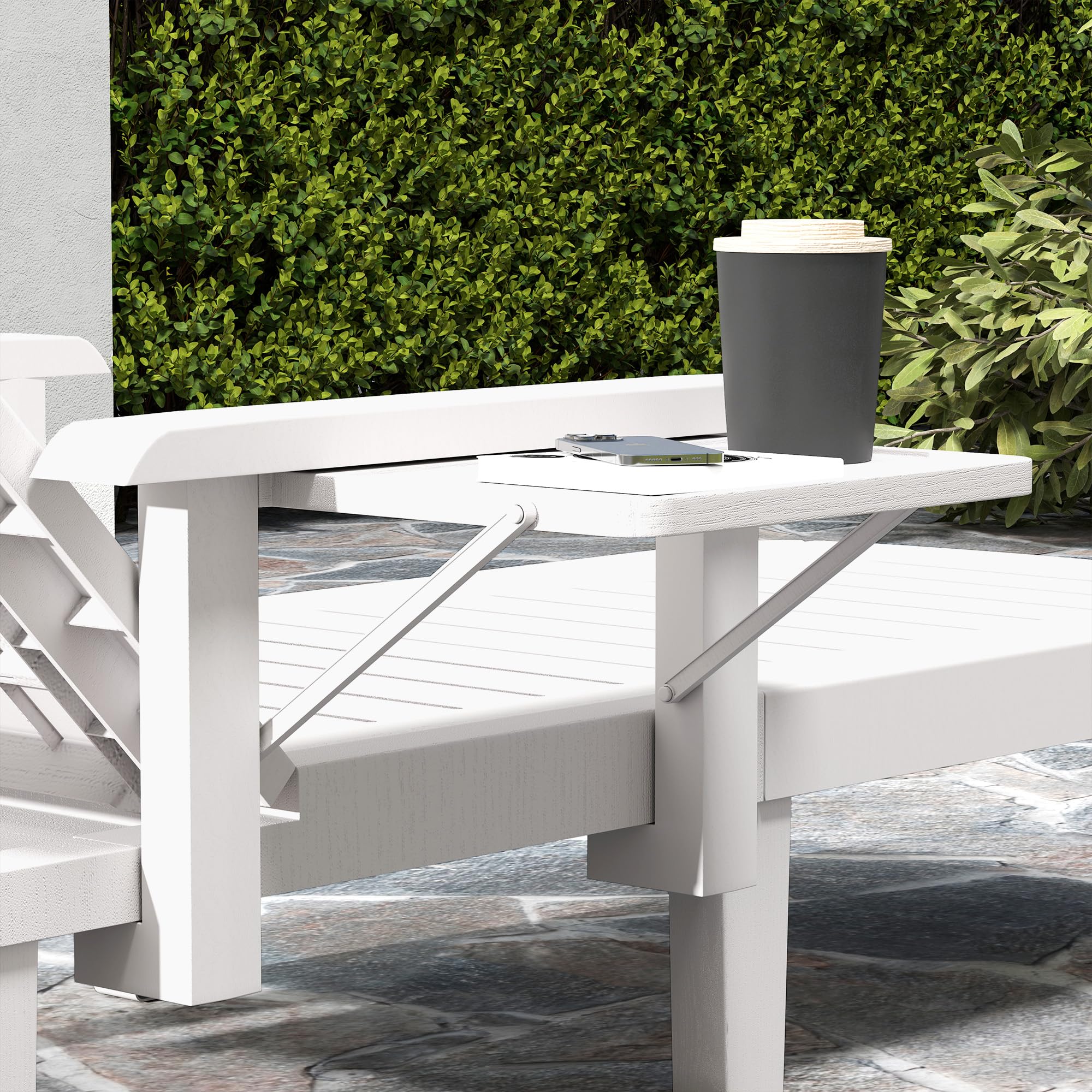 Outsunny Set 2 Lettini Prendisole con Schienale Regolabile su 5 Posizioni, Tavolino e Braccioli Ergonomici, Sdraio da Giardino in Polipropilene Impermeabile, 79x158x88 cm, Bianco