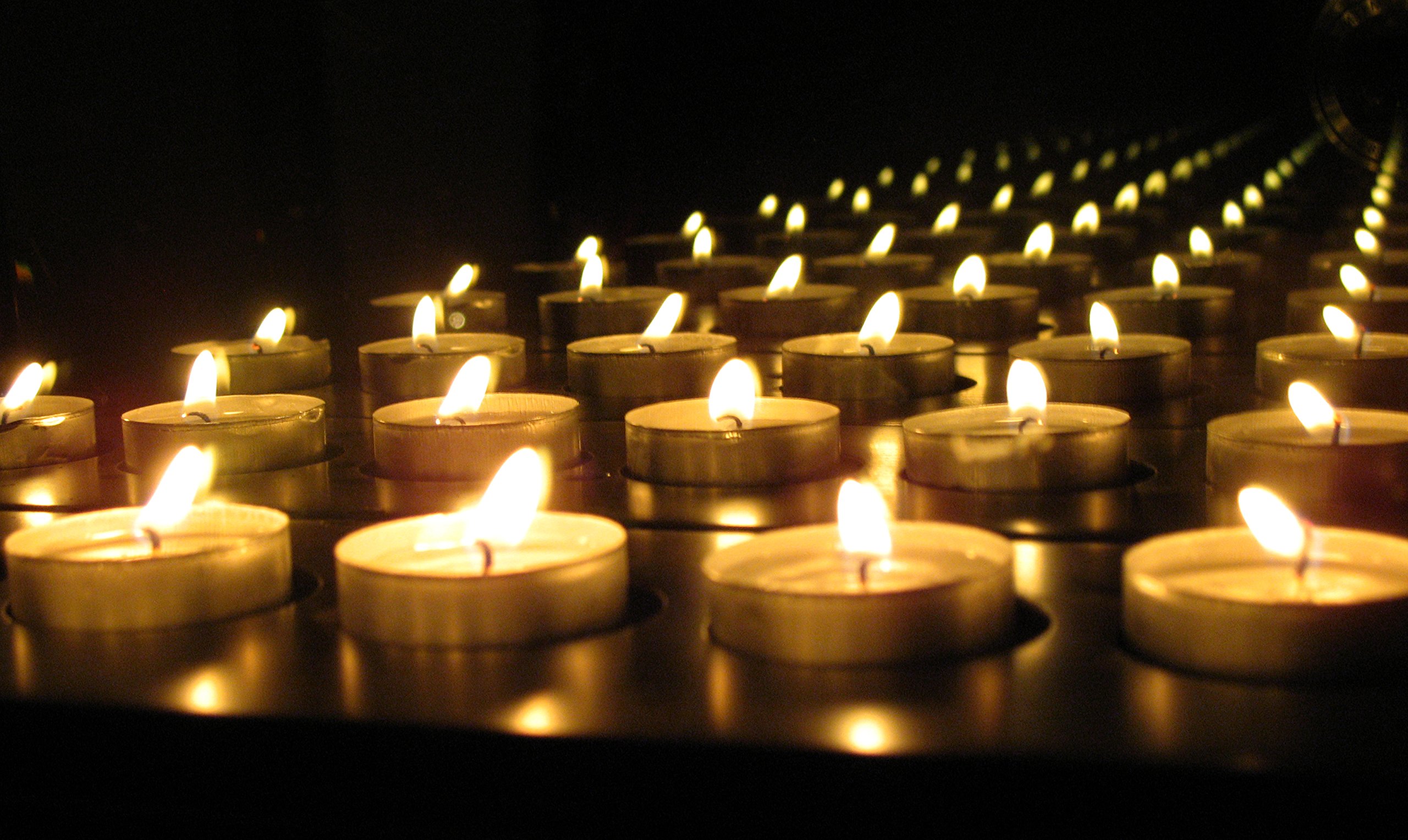 HIGLOW Tealight Candles Extended Burn 4-5,Hour White Unscented Set of 125