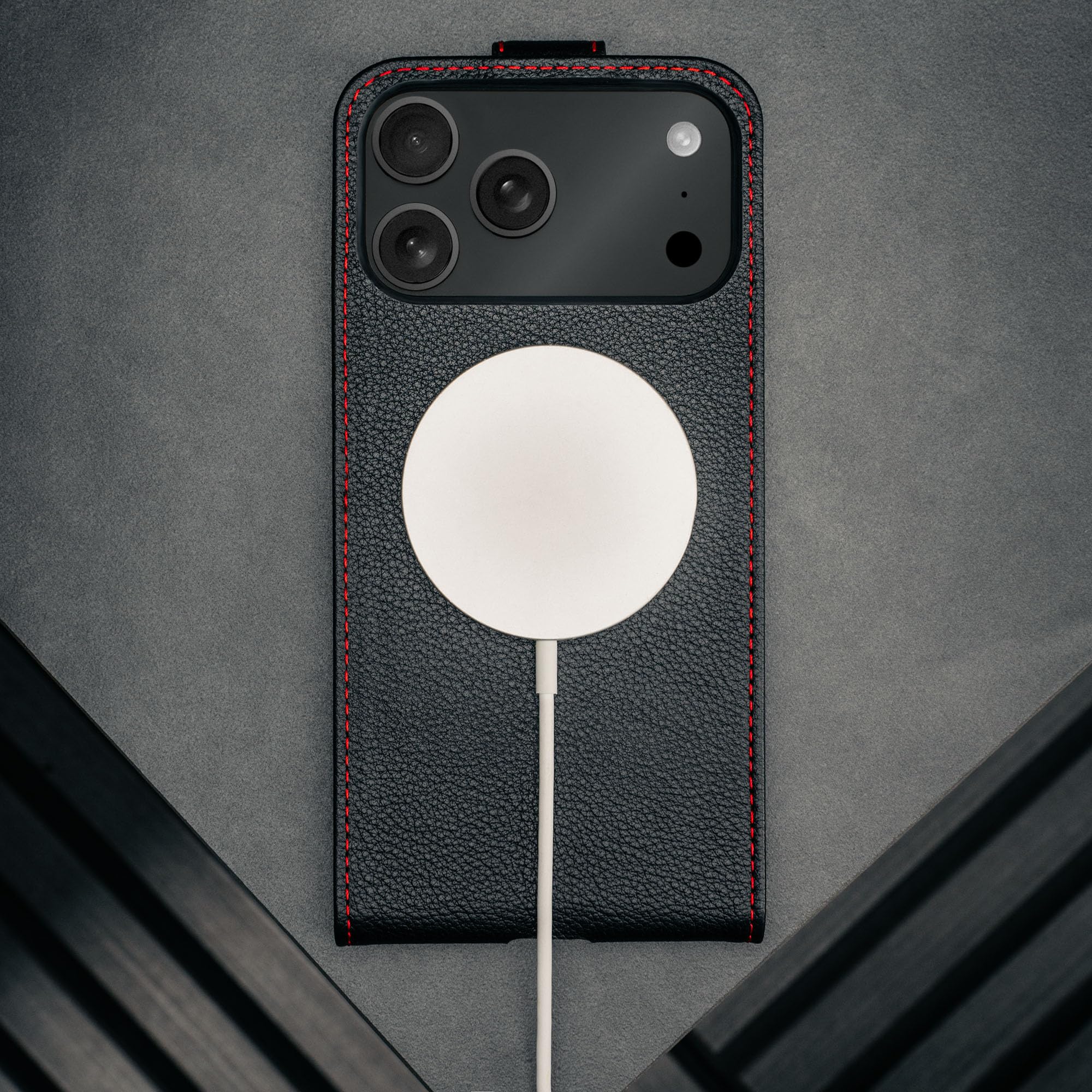 TORRO Klapphulle kompatibel mit iPhone 17 Pro 6.3” 2025 – Premium Leder Hulle mit Kartenfächern (kompatibel mit Offiziellen MagSafe-Ladegeräten - Schwarz