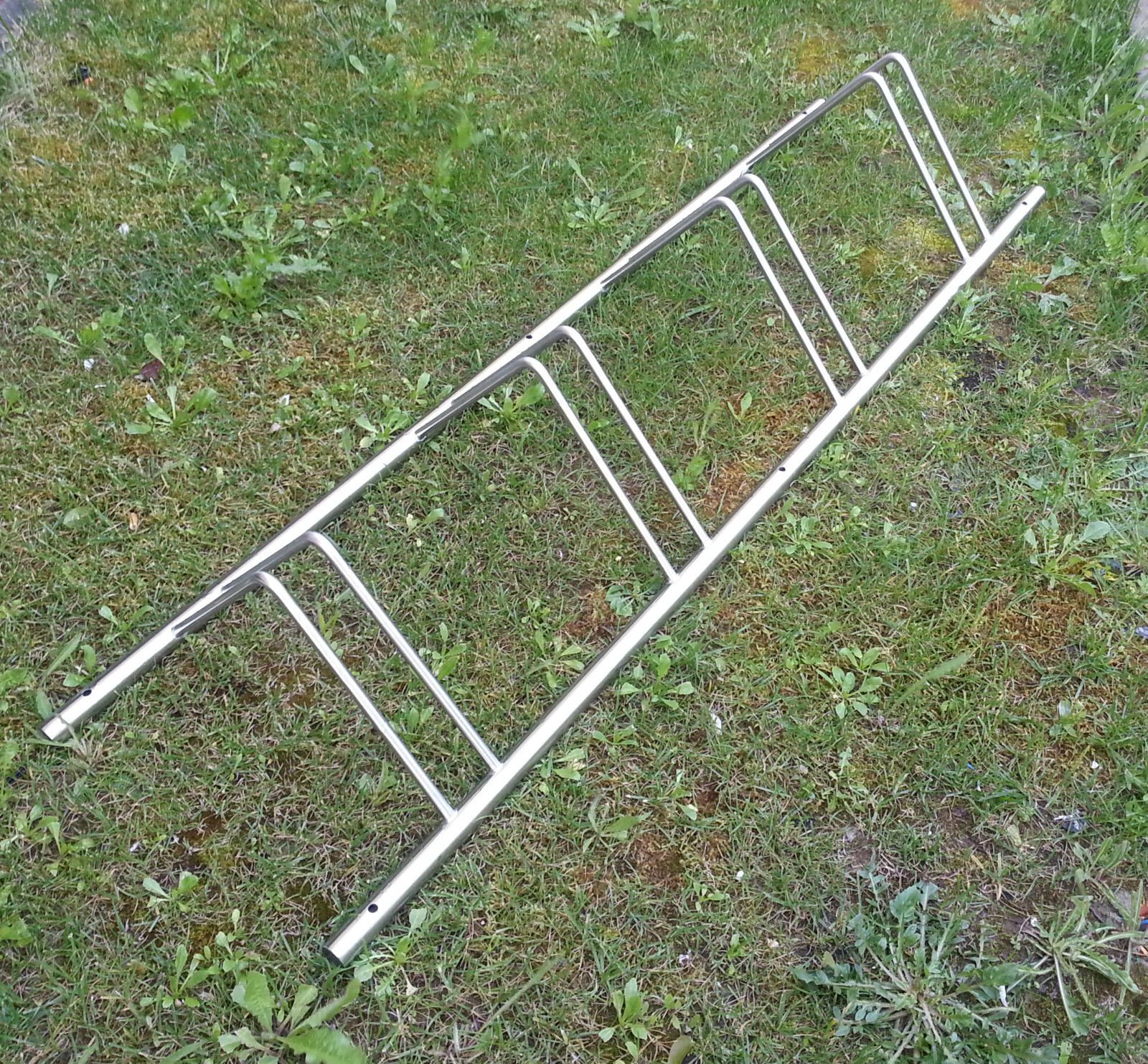 INOXLM Fahrradständer Edelstahl für 4 Fahrräder, Fahrradständer Boden für Garten, Garage e Außenbereich, rostfrei & wetterfest, Fahrrad Halter für Mountainbike e Rennrad Sport & Freizeit