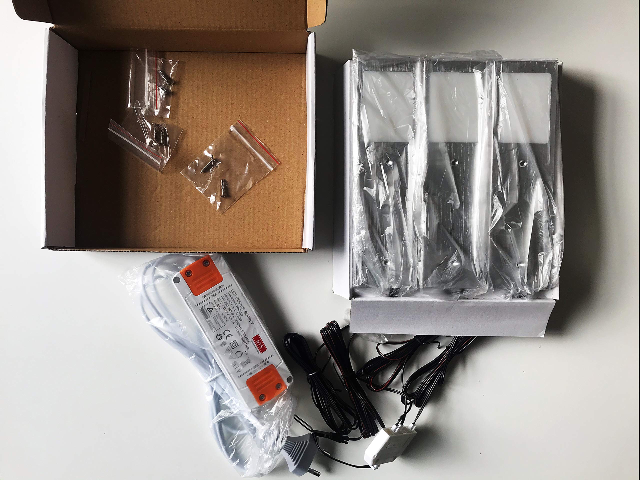 ACCE Super dünn und Aluminiumkörper LED Unterbauleuchte Küchen Möbel Leuchte Warmweiß inkl Konverter ein Strahler mit Schalter(3ER)