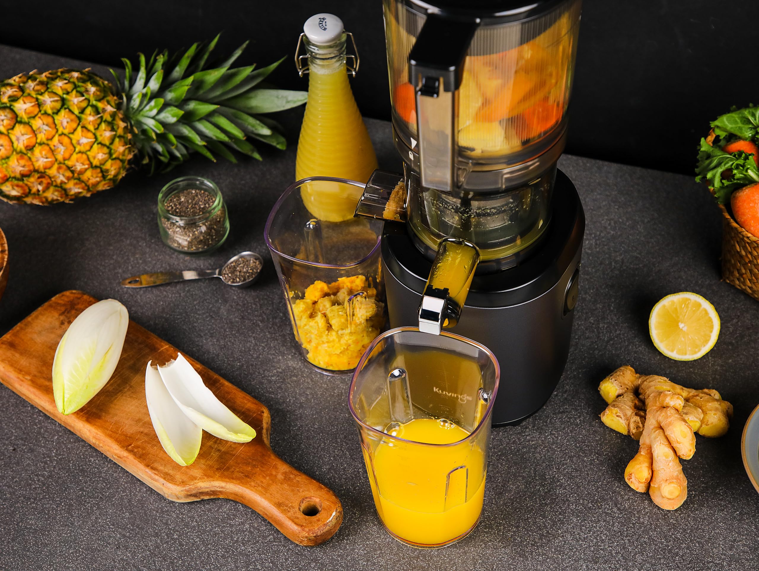 Kuvings Slow Juicer AUTO6 | Entsafter Gemüse und Obst, Elektrische Kaltpresse, Ruhiger Motor, Leicht zu Reinigen, Saft & Sorbet, 1.7L, BPA Frei, Schlankes Design, 200 Watt (Matt Gunmetal)_KHS-660SE