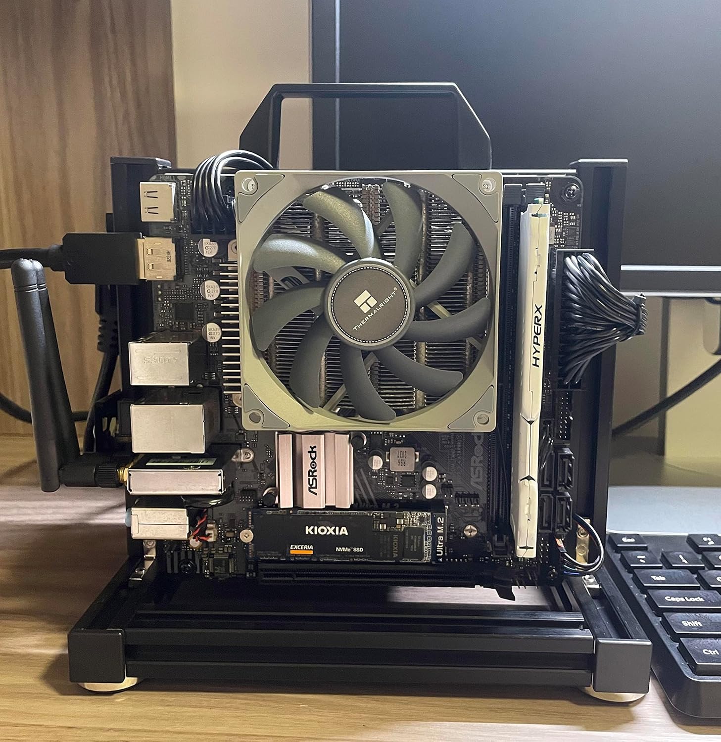 PC ITX (17 x 17cm) PC Motherboard Open Air Case Frame, Open Bare Metal Air Water Cooling Fan Stand (Black Red)