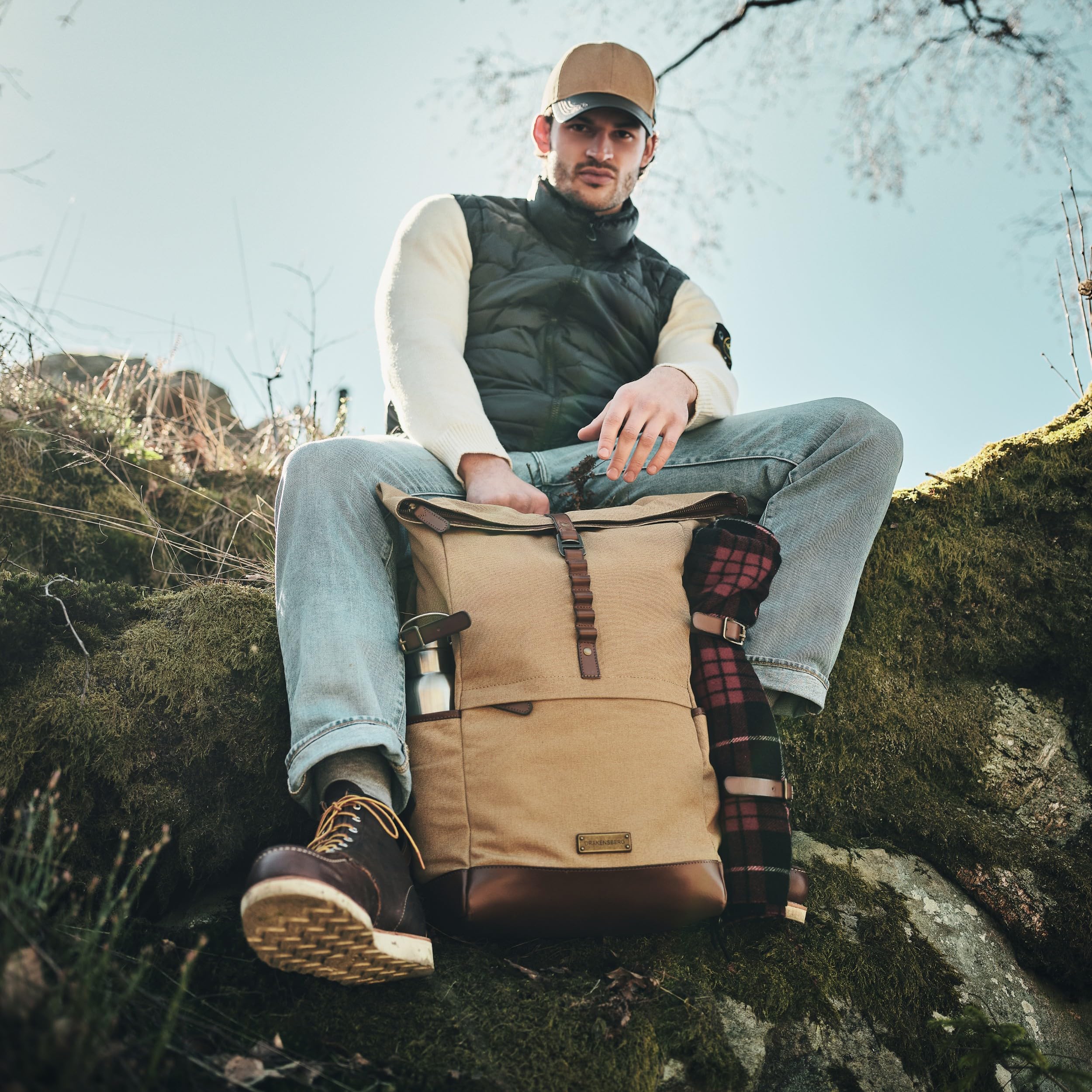 DRAKENSBERG Plecak zwijany "Wyatt" dla mężczyzn, kobiet, wodoodporne płótno ze skórą, kieszeń na laptopa o przekątnej ekranu 16", 20-30 l, khaki beżowy, L, Casual
