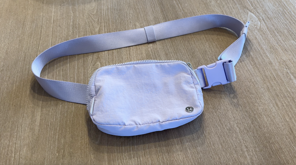 Watch Close up of the Lululemon Everywhere Belt Bag on Amazon Live Watch Close up of the Lululemon Everywhere Belt Bag on Amazon Live