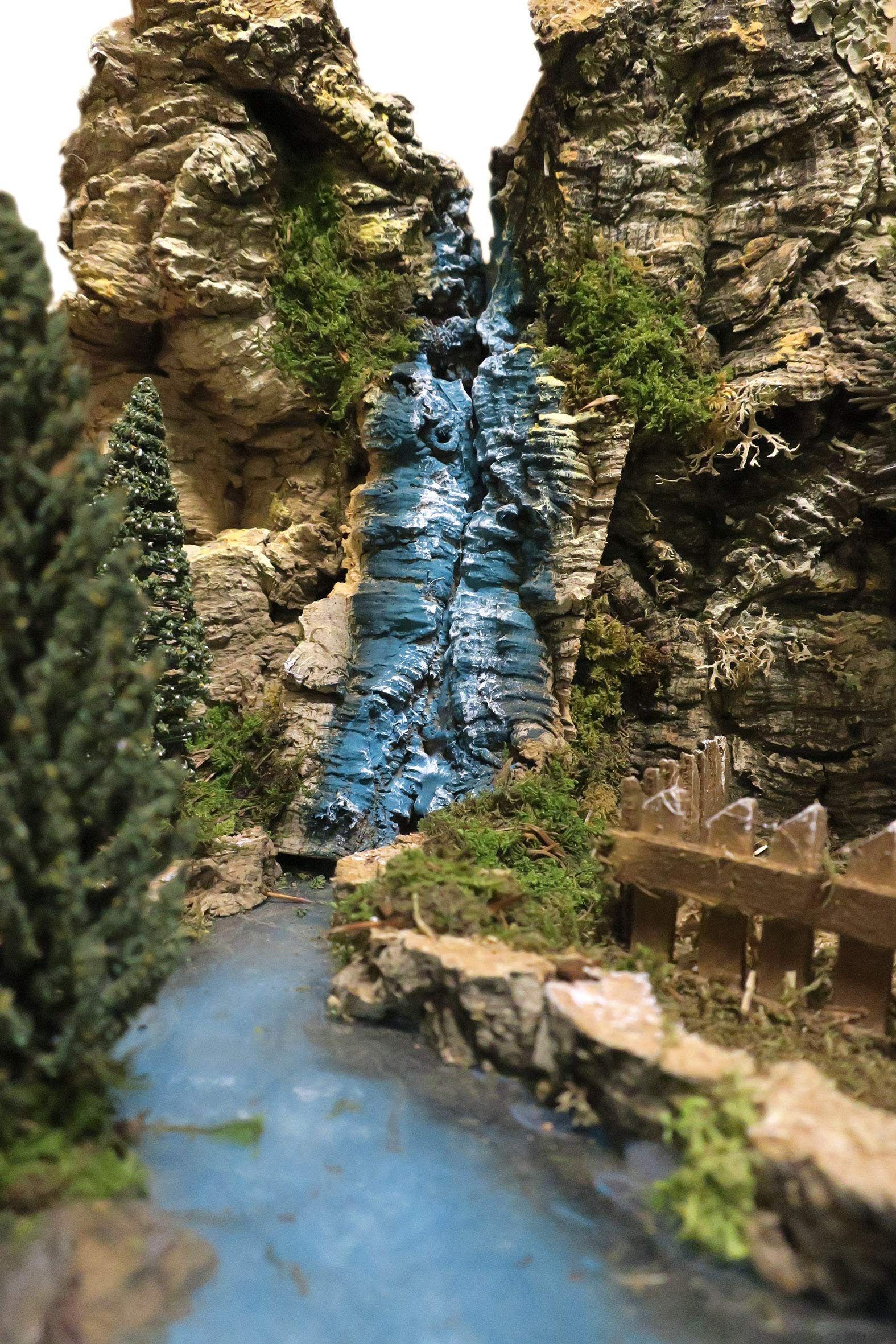 Ferrari & Arrighetti Portal de Belén con río y Figuras del Nacimiento Incluidas - Pesebres Bertoni
