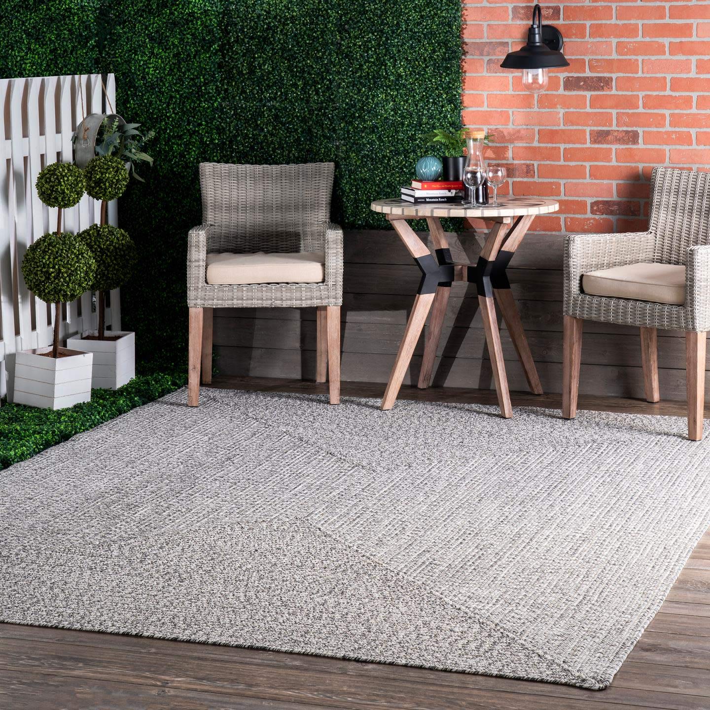 nuLOOM Wynn Braided Indoor/Outdoor Accent Rug, 2' x 3', Light Grey/Salt and Pepper
