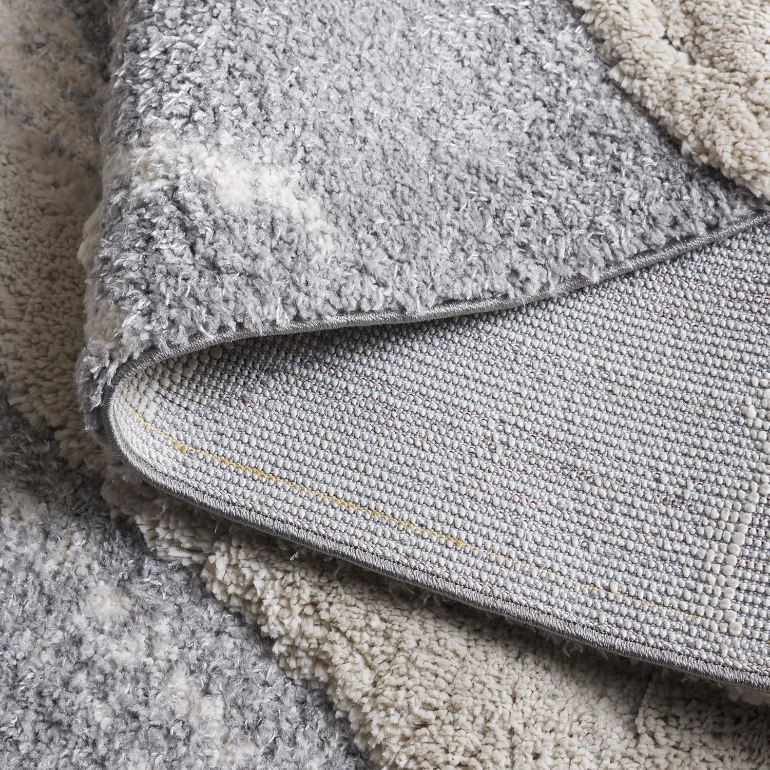 SAFAVIEH Hi-Lo Shag Collection Area Rug - 5'3" x 7'6", Grey & Light Beige, Abstract Design, Non-Shedding & Easy Care, 1.6-inch Thick Ideal for High Traffic Areas in Living Room, Bedroom (HLS204F)