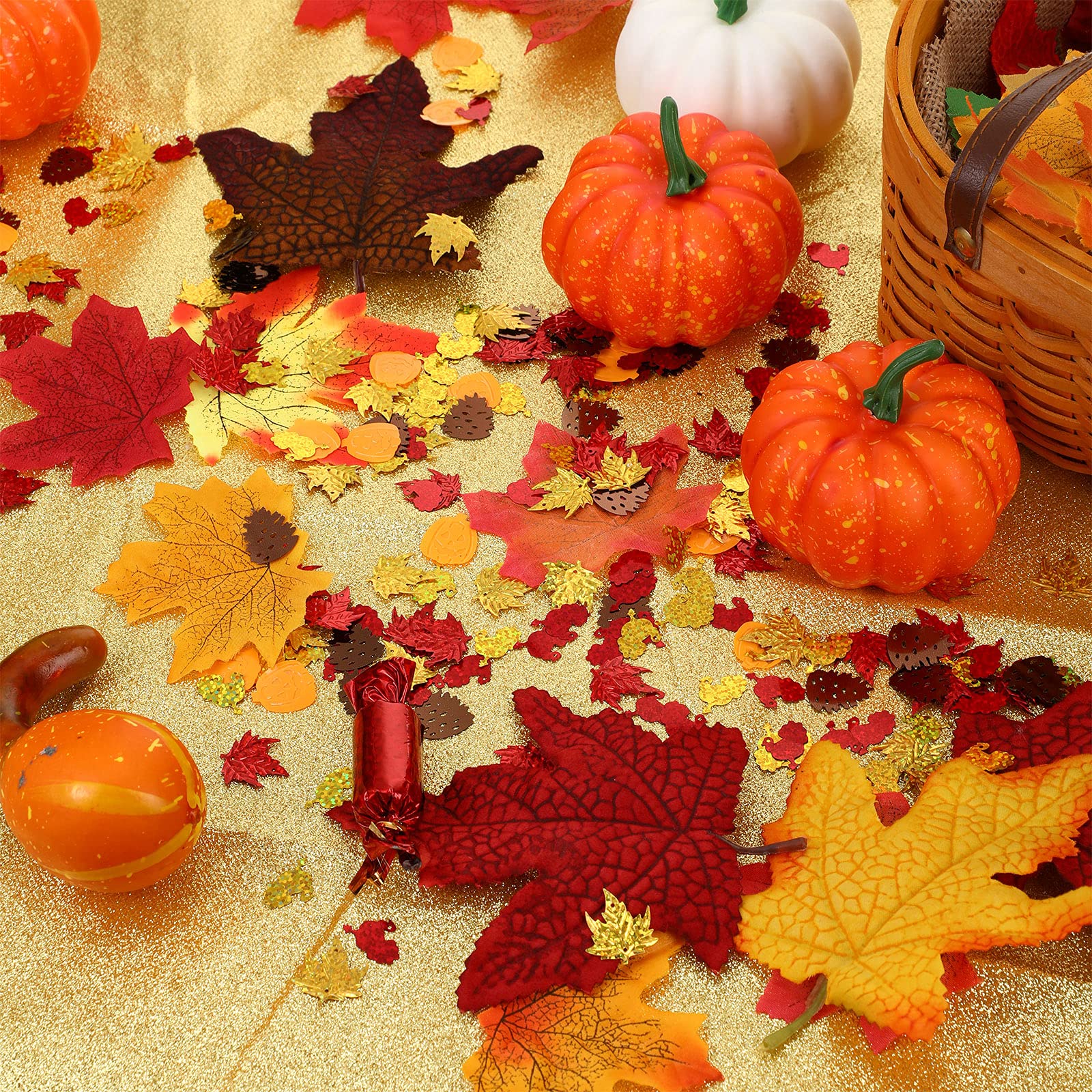 Produktbild von TZQFROCE 6 Stück Herbst Stanzschablonen Set Ahornblatt Kürbis Herbstblätter Eichhörnchen Motive