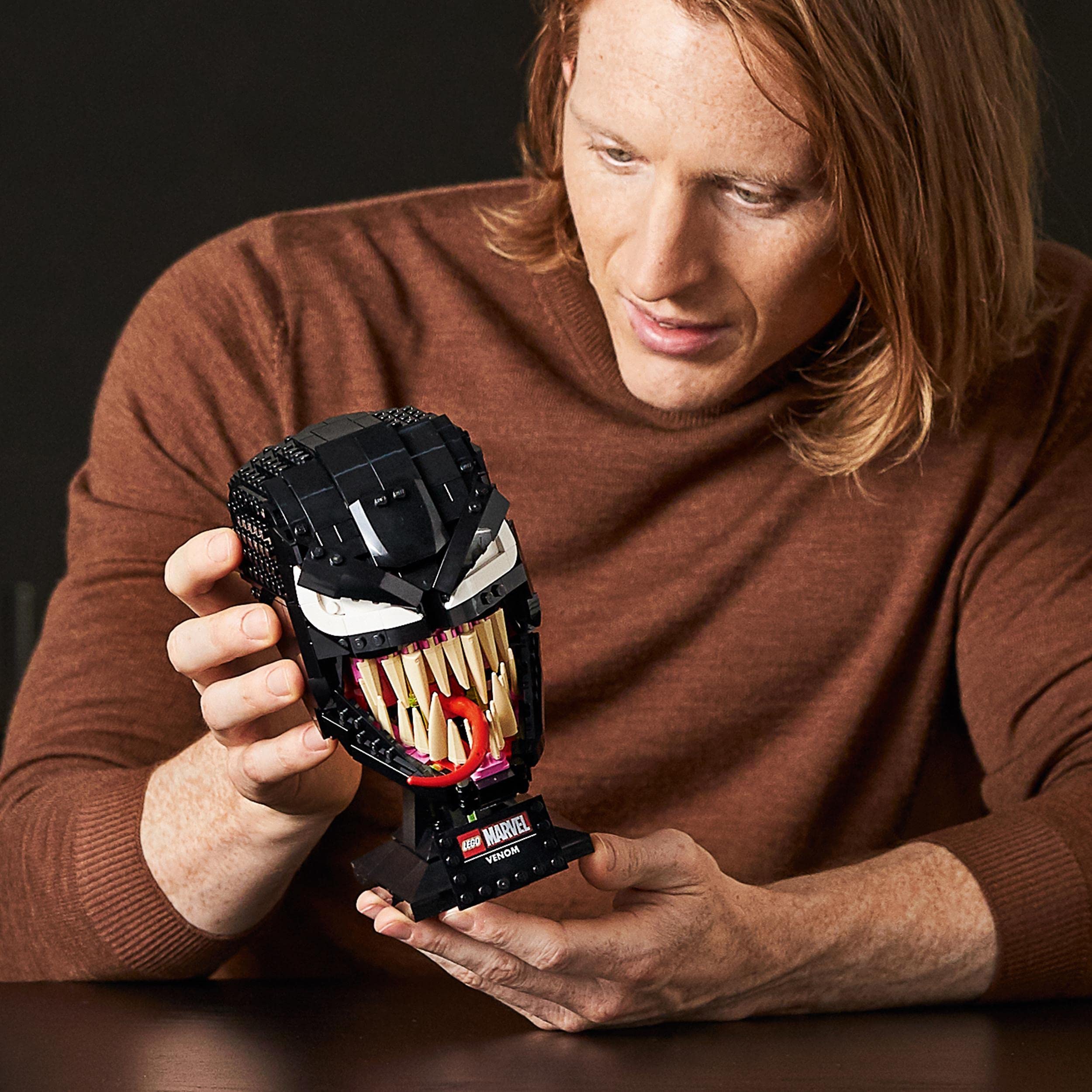 LEGO 76187 Marvel Spider-Man Venom, zestaw klocków konstrukcyjnych dla dorosłych fanów LEGO, model maski Venoma, pomysł na prezent dla fanów komiksów Marvela, mężczyzny, kobiety