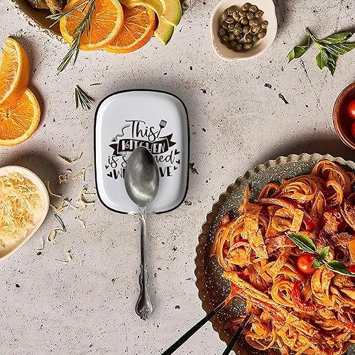 Miniatura 3 de Ymuklns This Kitchen Is Seasoned With Love - Divertido soporte de cuchara de cerámica para encimera de cocina, granja, diseño rústico, regalo para