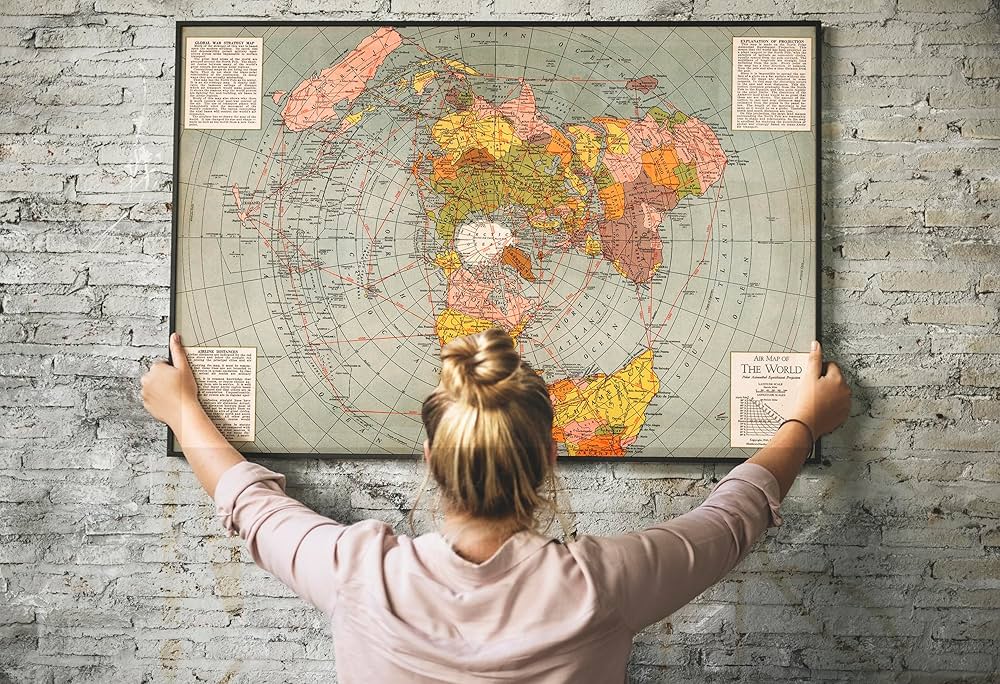 Amazon.co.jp: 世界モデルの平面地球地図 - 1943 極方位正距投影