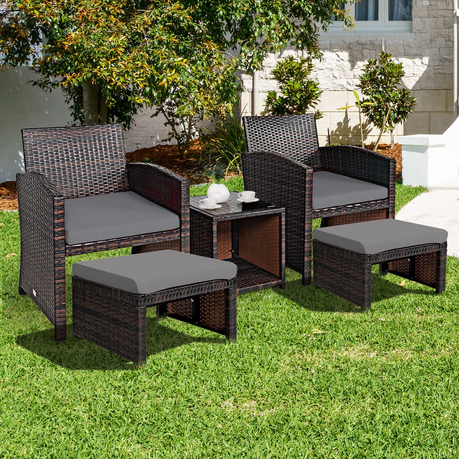 GOPLUS Mobiliario de jardín de 5 piezas, de ratán sintético, conjunto de muebles de jardín compuesto por 1 mesa, 2 sillas y 2 otomanas, cojines con funda extraíble y lavable, bar, terraza (gris)